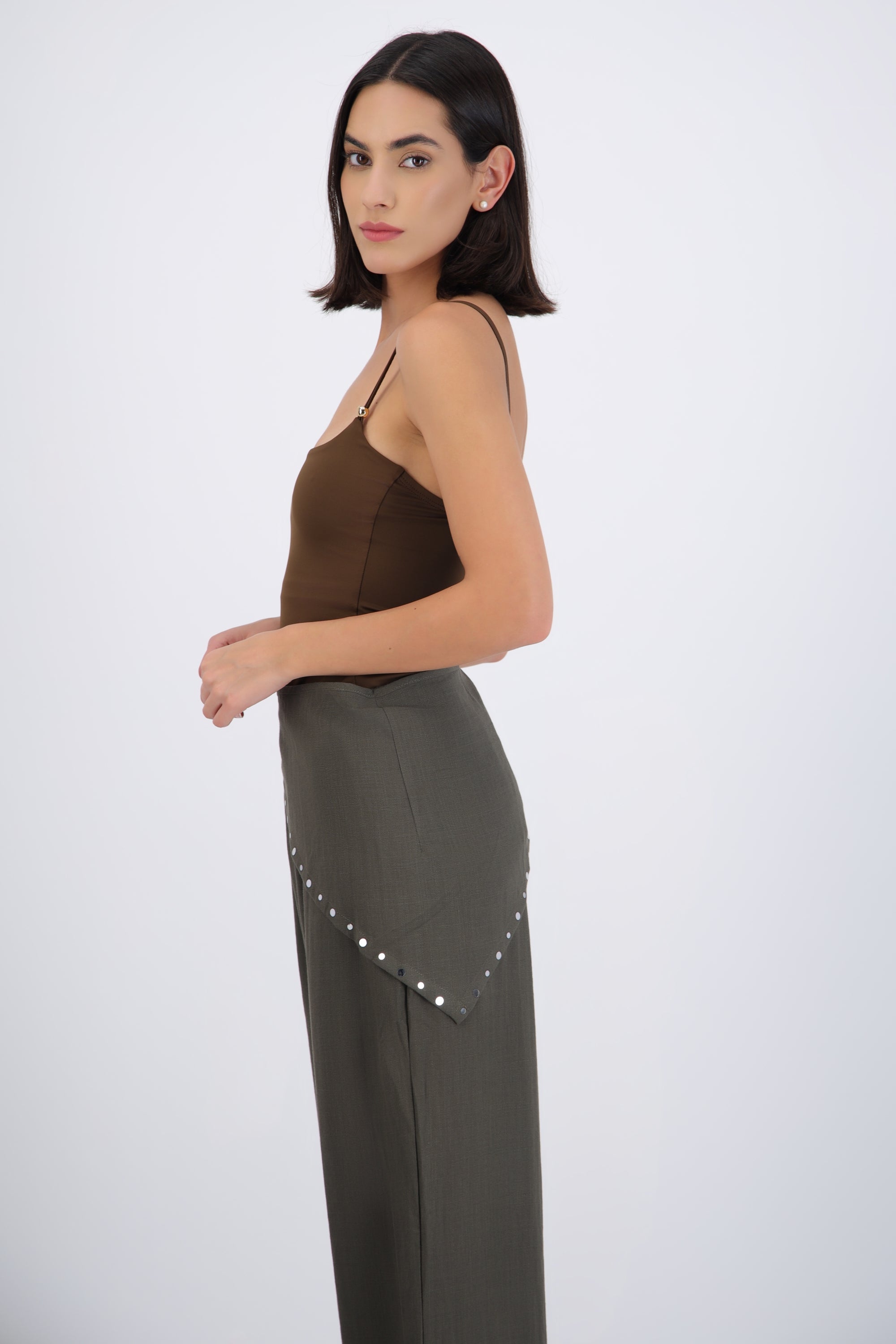 Body tirantes escote redondo detalle broches