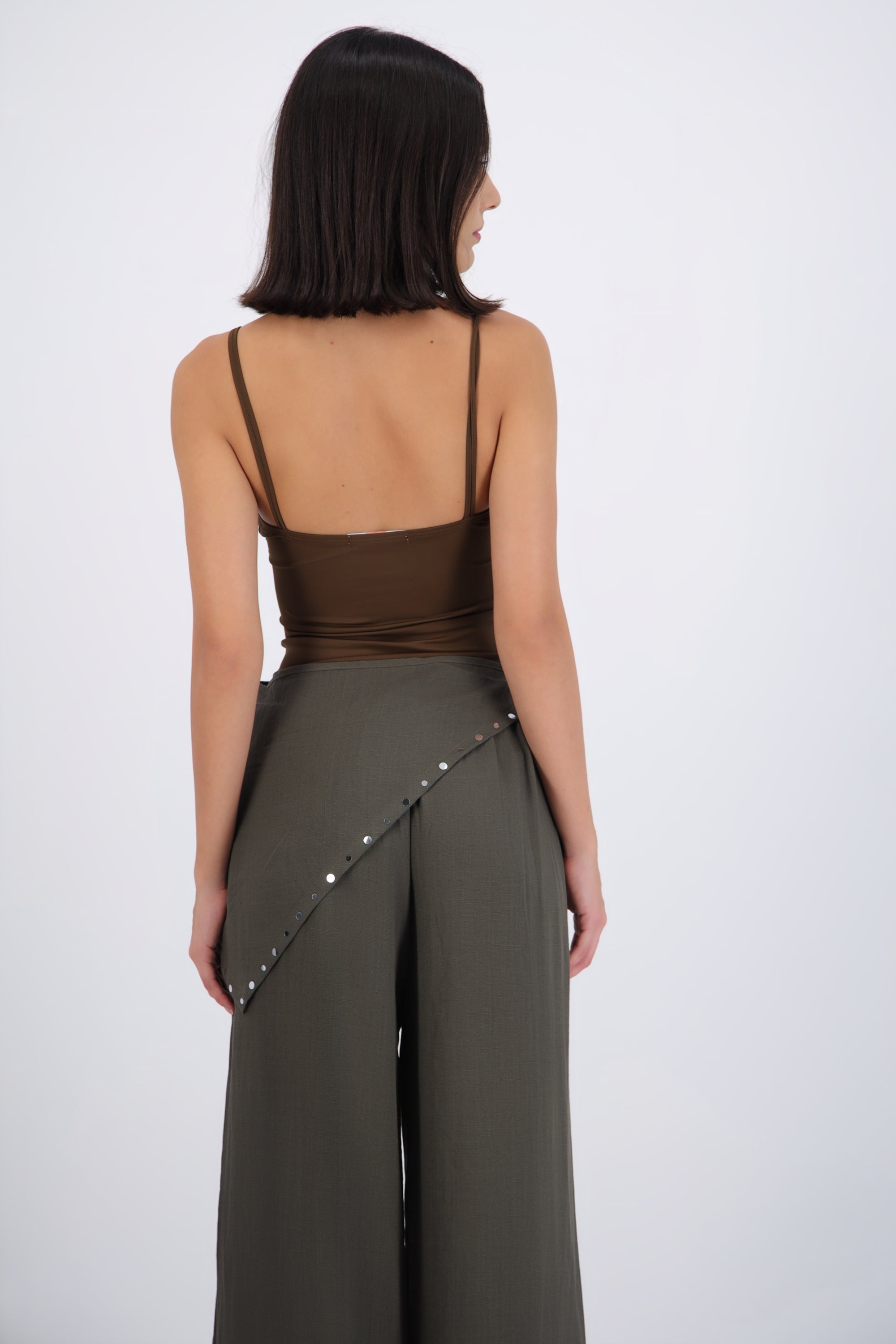 Body tirantes escote redondo detalle broches