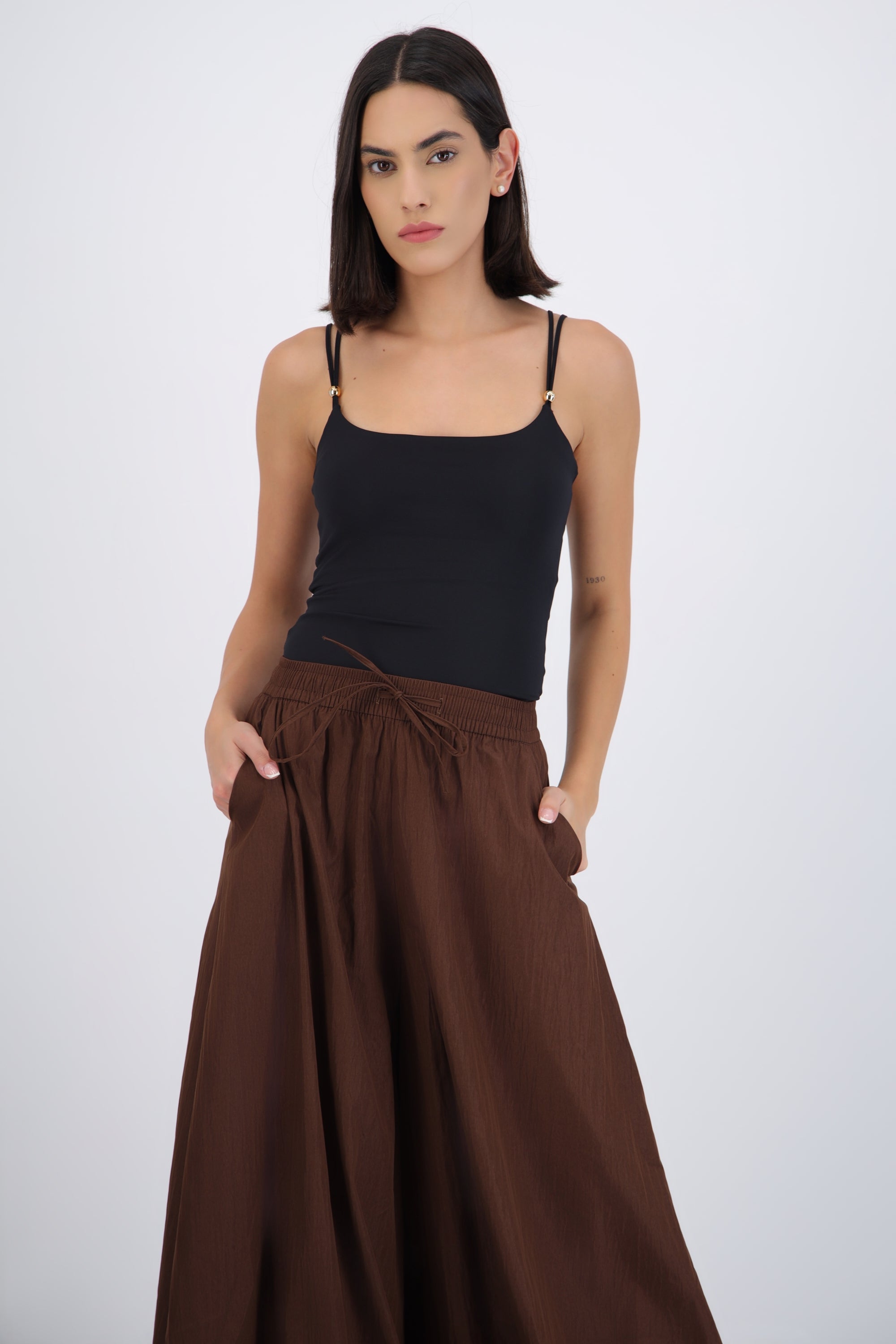 Body tirantes escote redondo detalle broches
