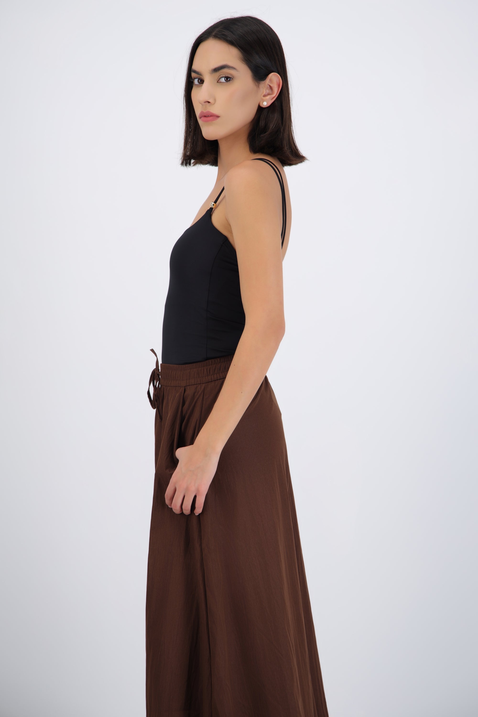 Body tirantes escote redondo detalle broches