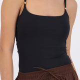 Body tirantes escote redondo detalle broches
