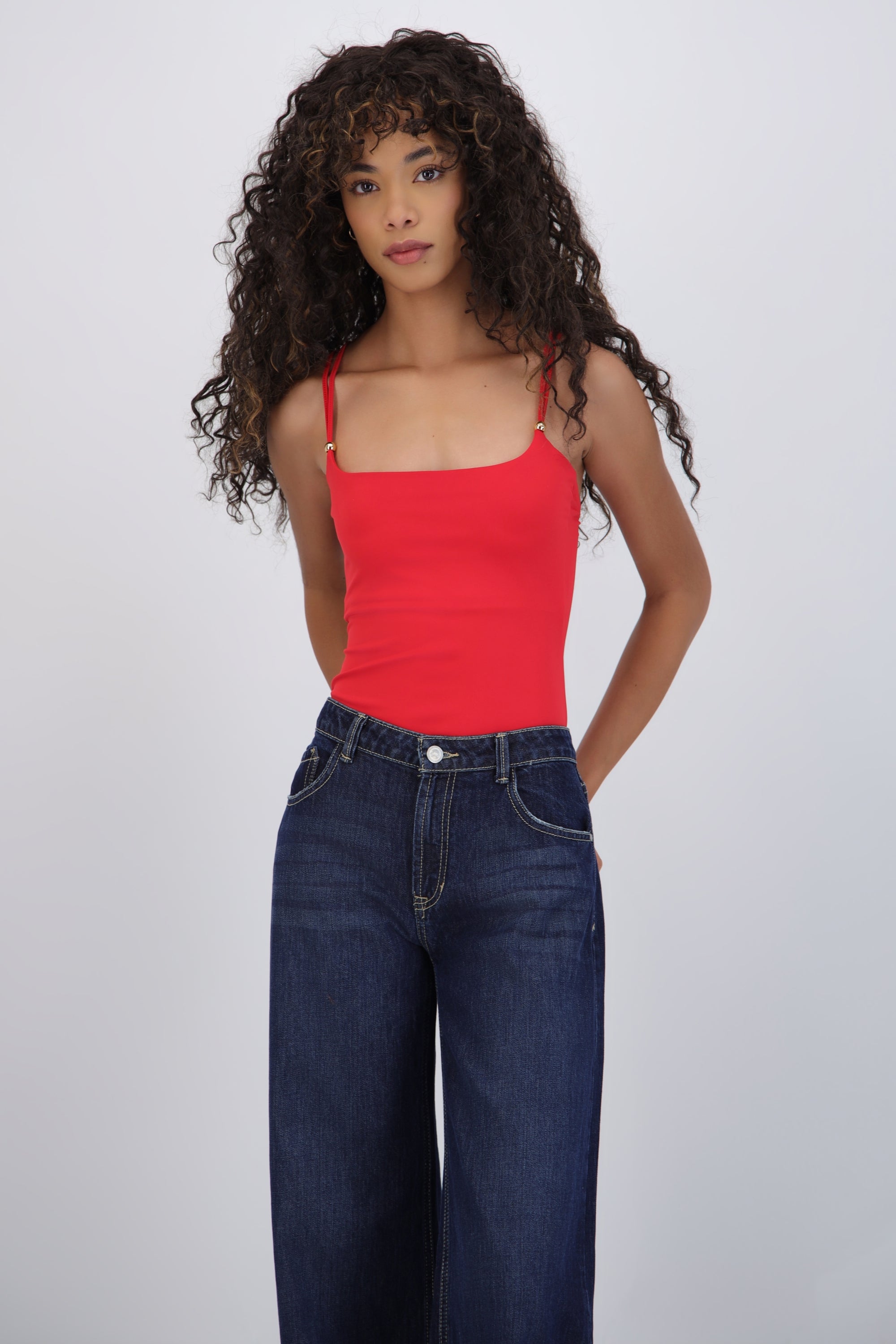 Body tirantes escote redondo detalle broches