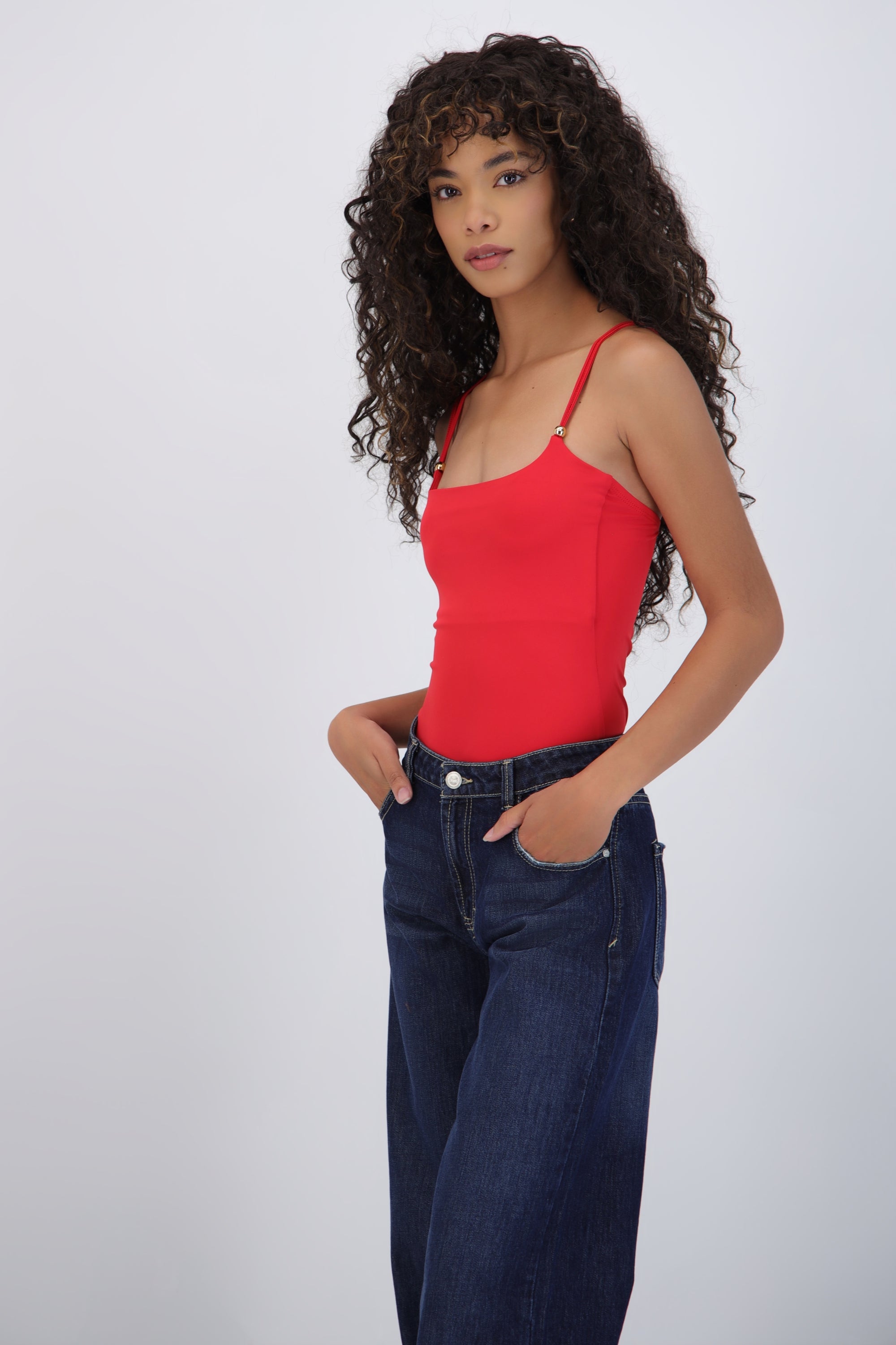 Body tirantes escote redondo detalle broches