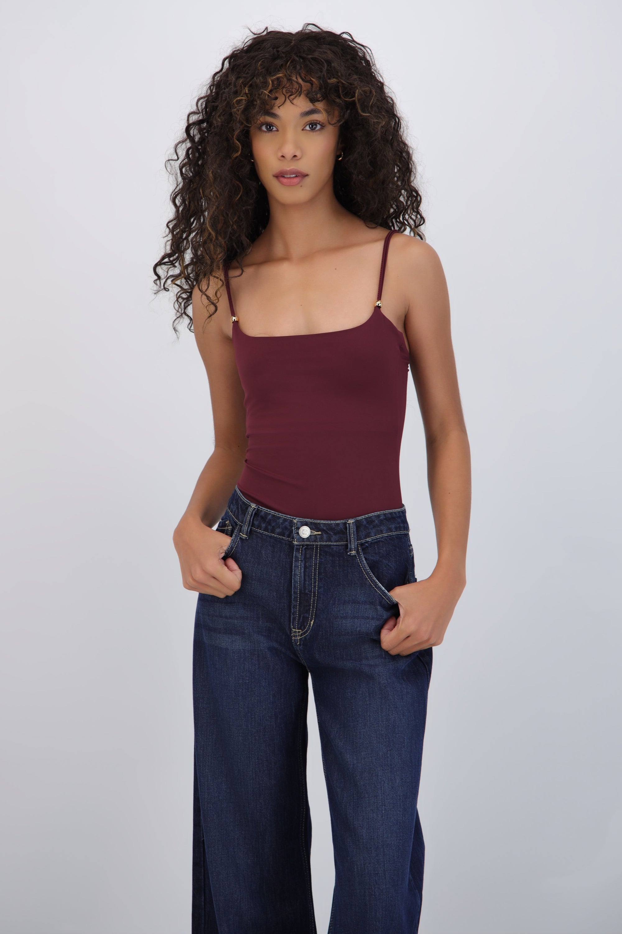 Body tirantes escote redondo detalle broches