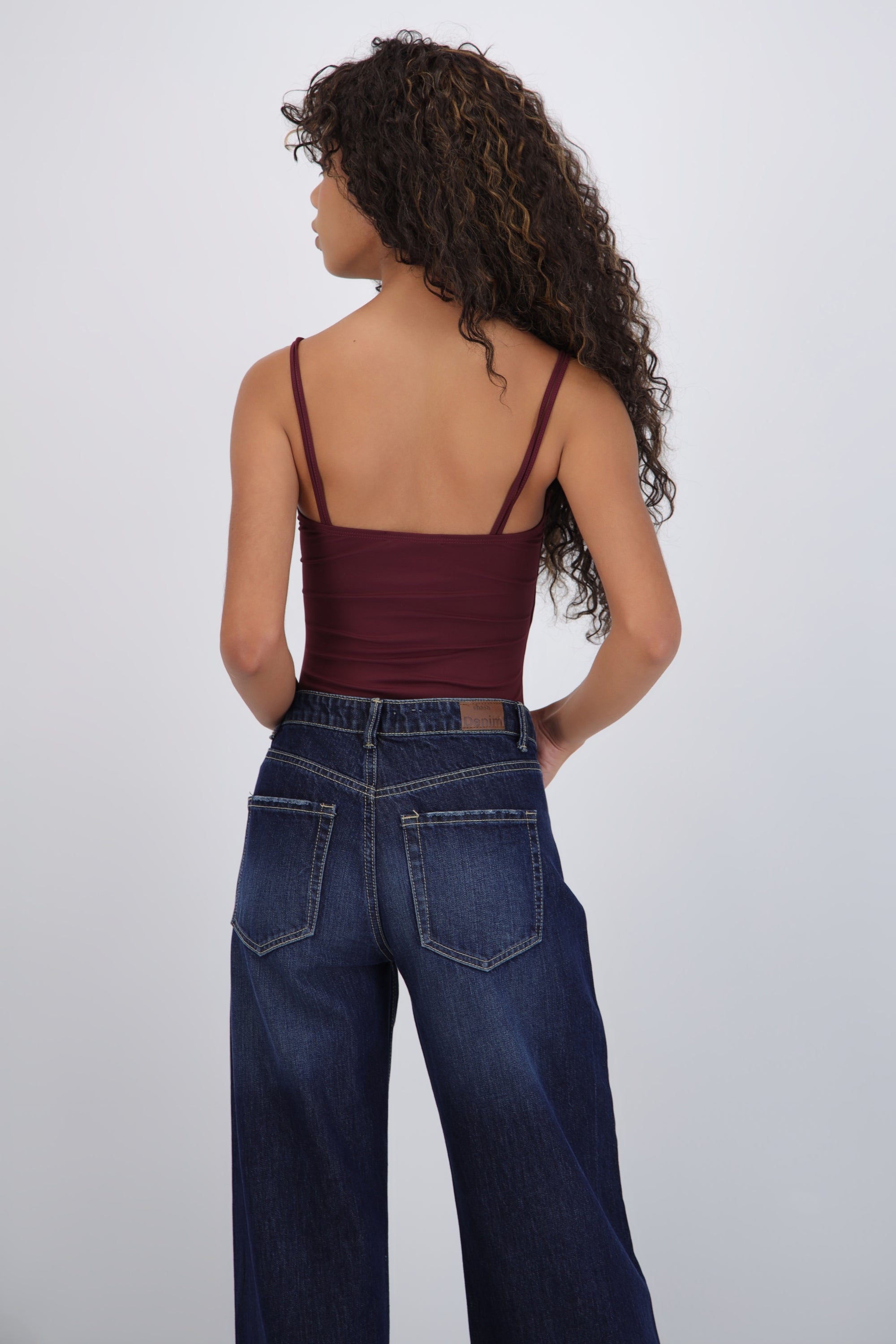 Body tirantes escote redondo detalle broches