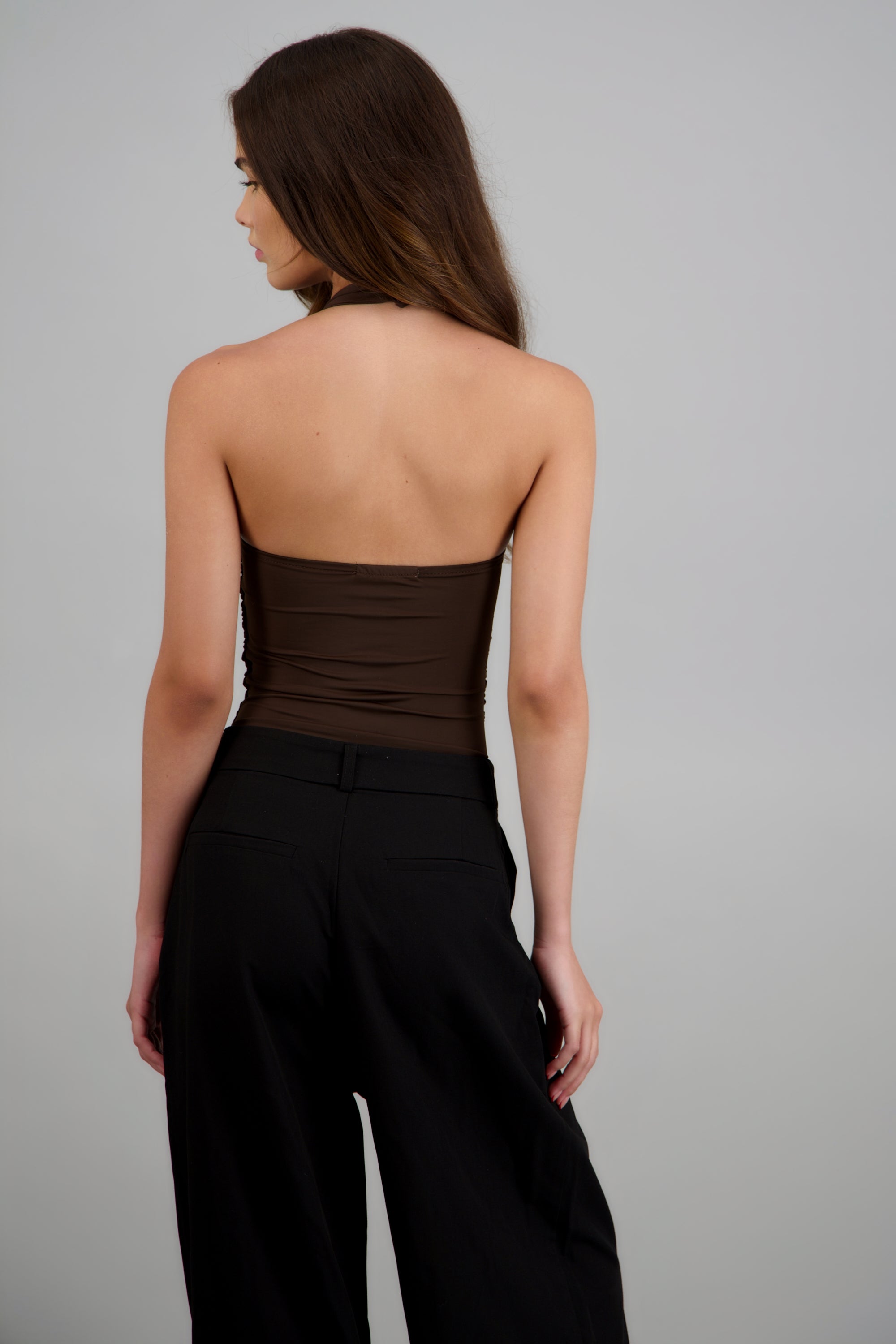 Bodysuit cuello halter detalle drapeado CHOCOLATE
