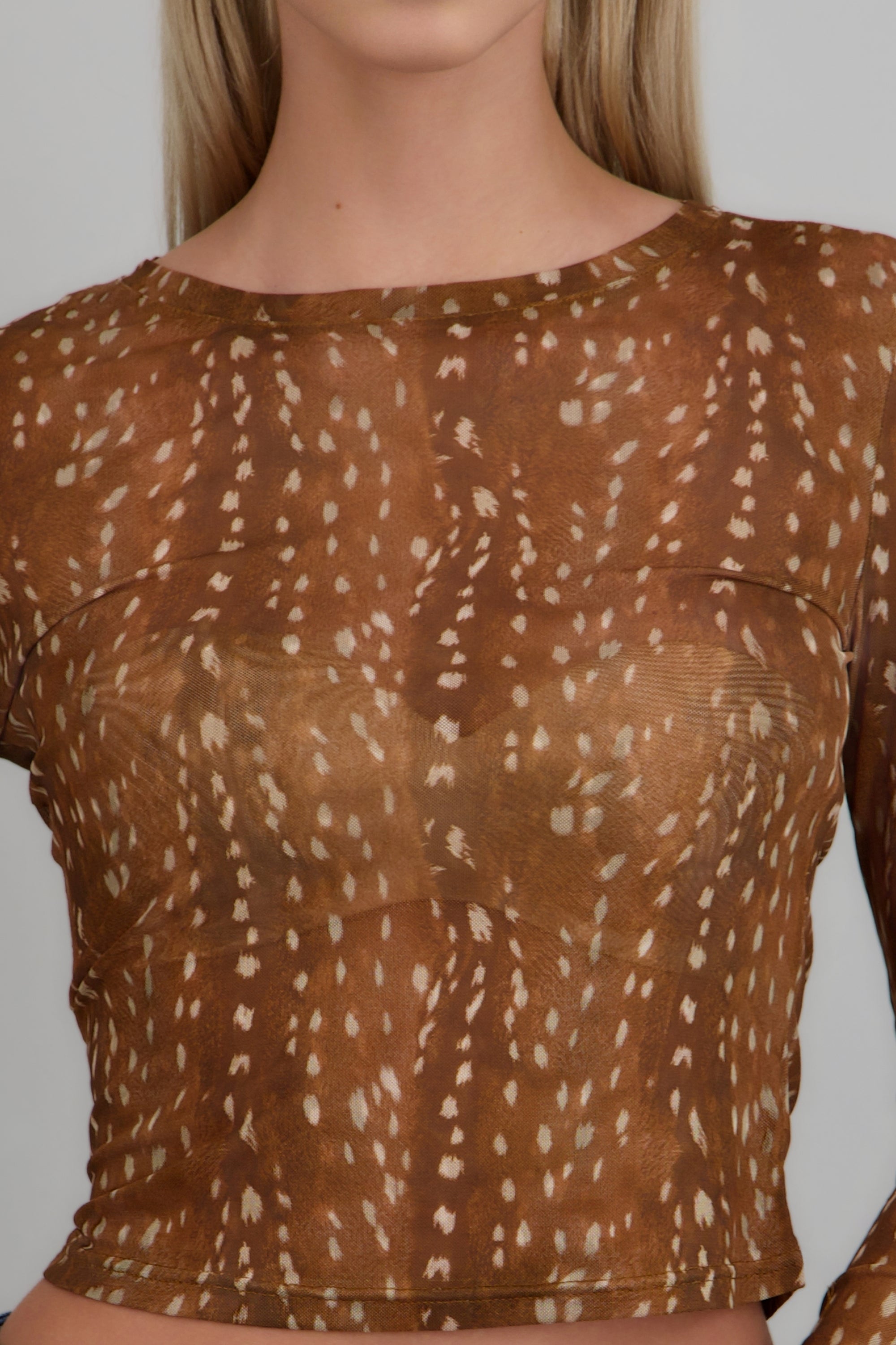 Top de mesh estampado venado CAFE COMBO