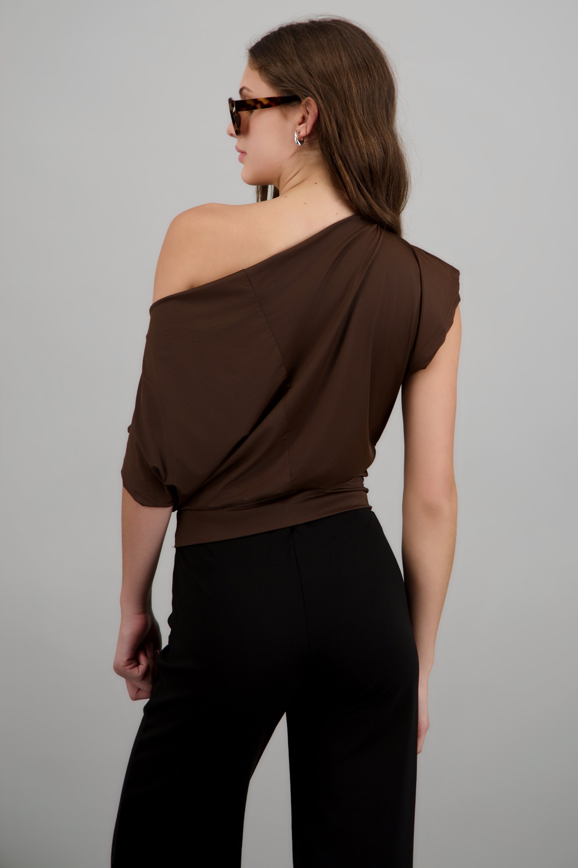 Top manga corta off shoulder CHOCOLATE