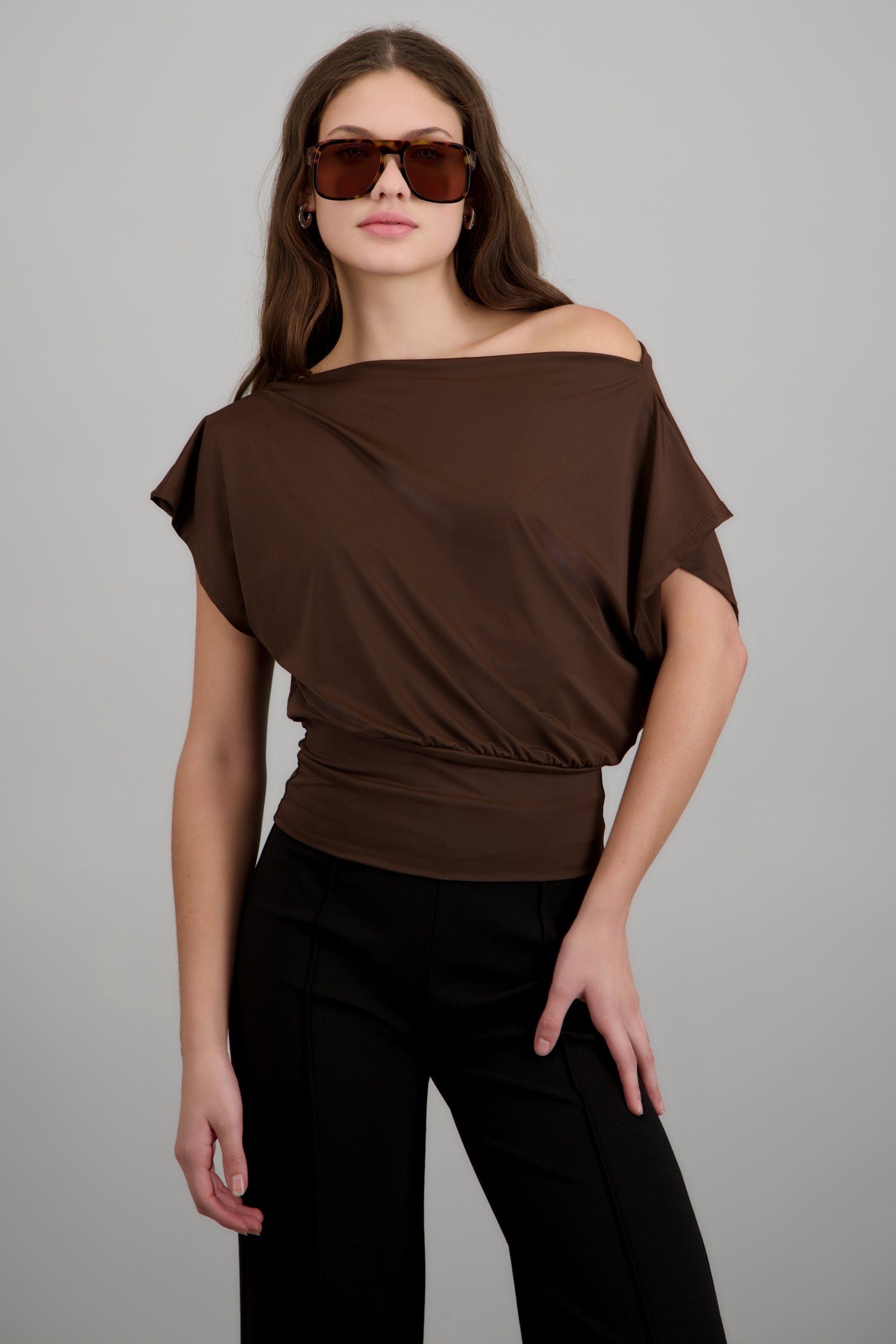 Top manga corta off shoulder CHOCOLATE
