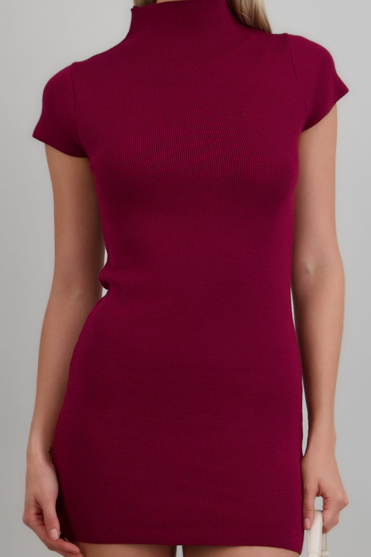 Vestido manga corta detalle cuello VINO