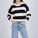 Suéter cuello redondo líneas