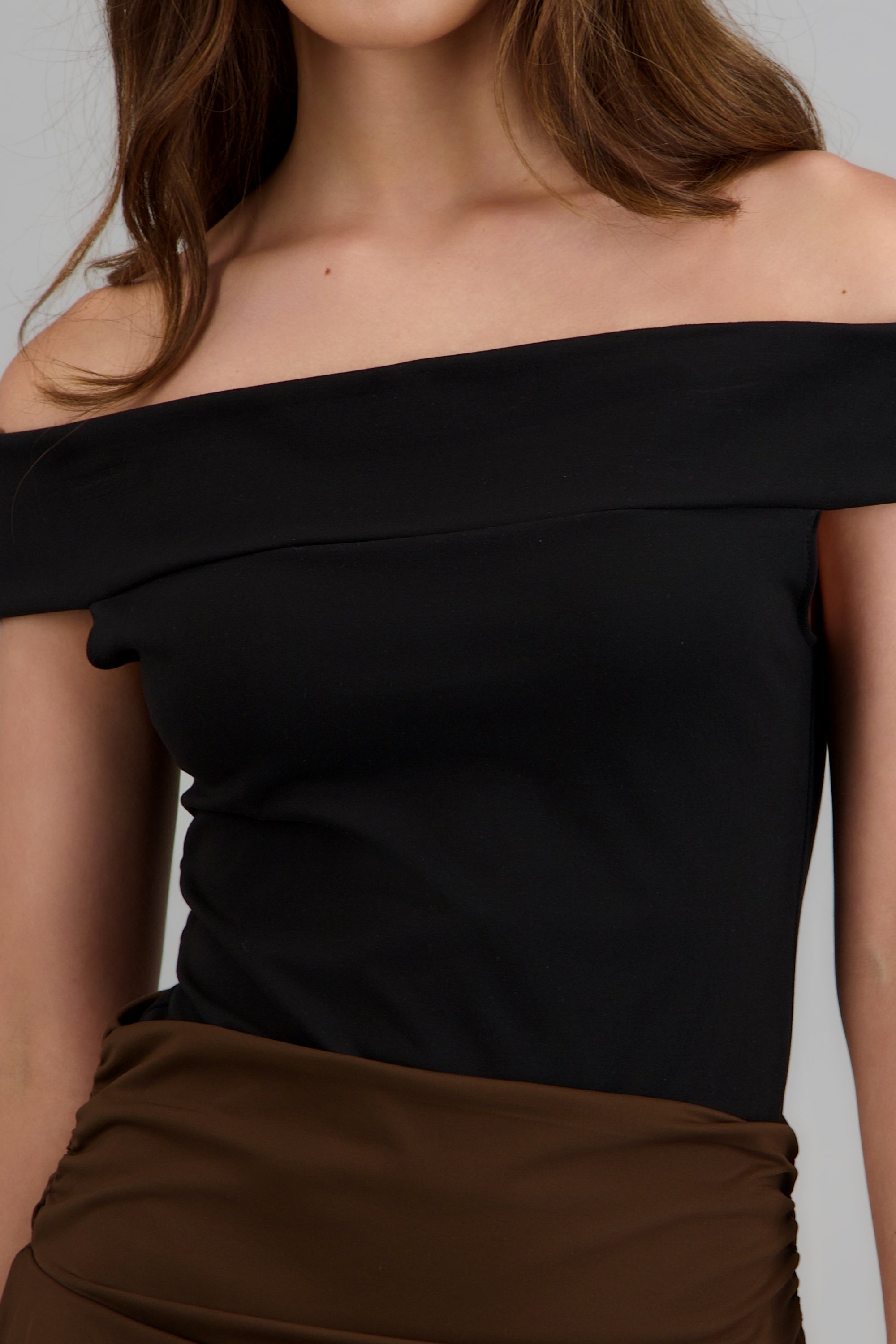 Body off shoulder NEGRO