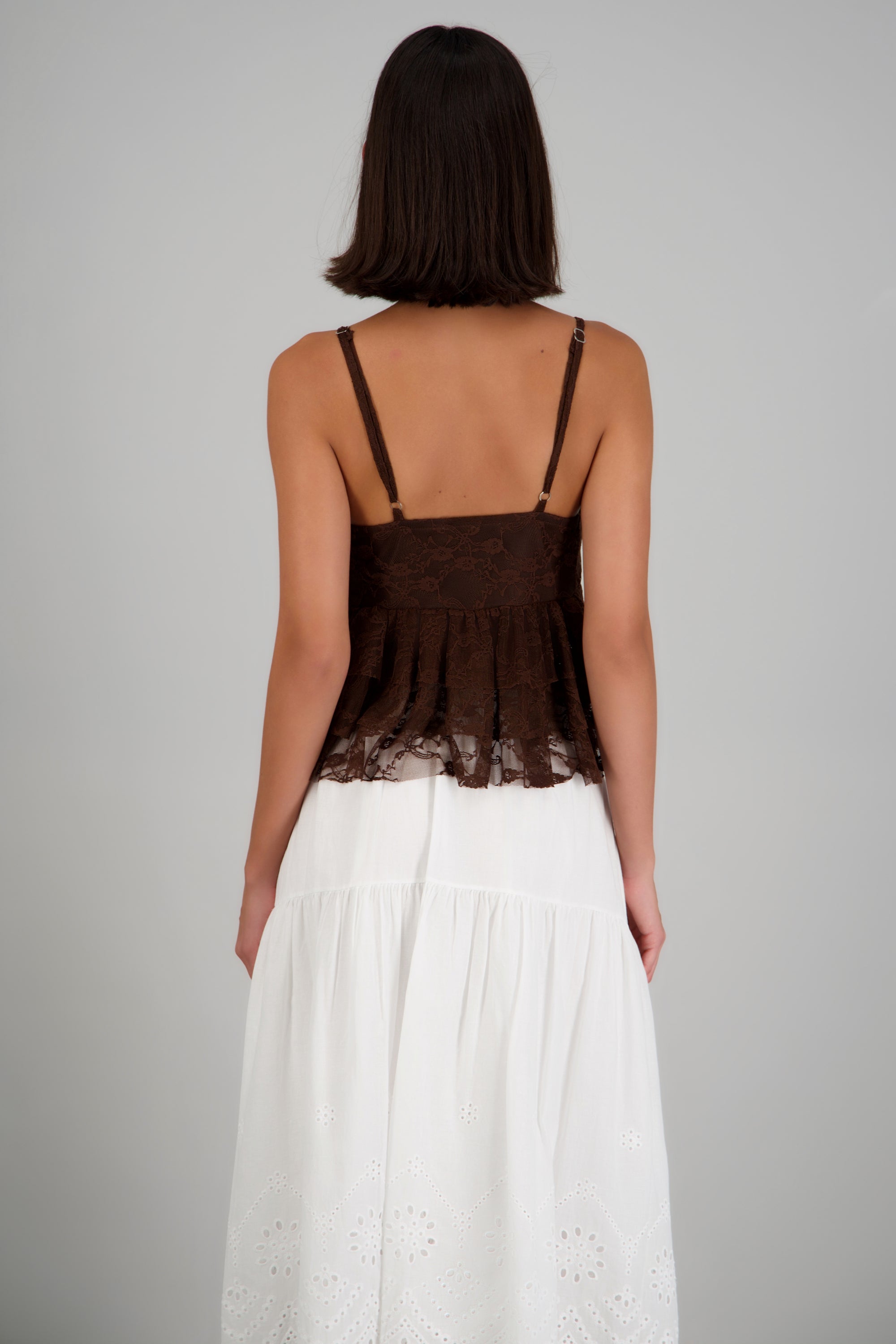 Top tirantes con olanes detalle encaje CHOCOLATE