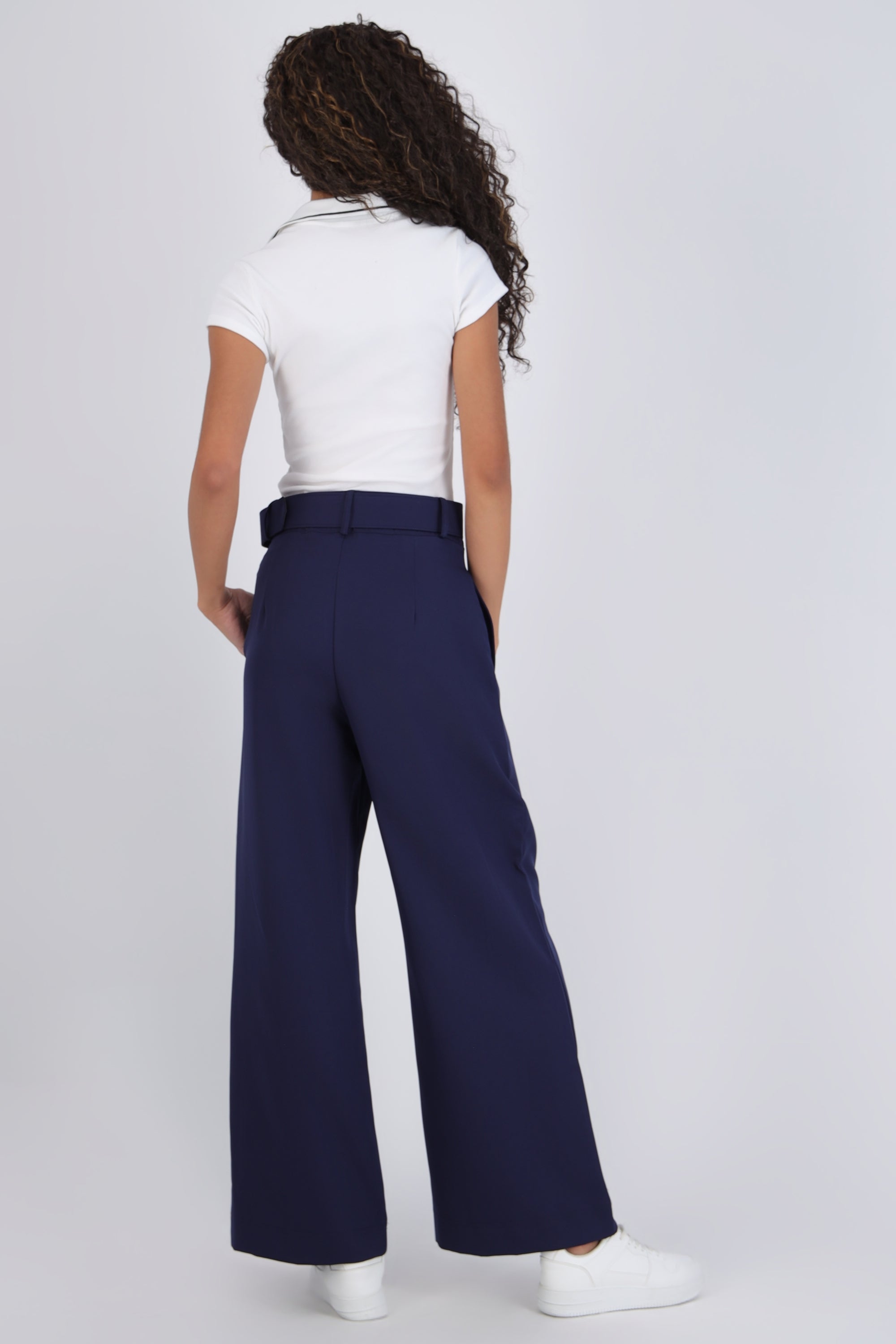 Pantalón wide leg detalle cinturón