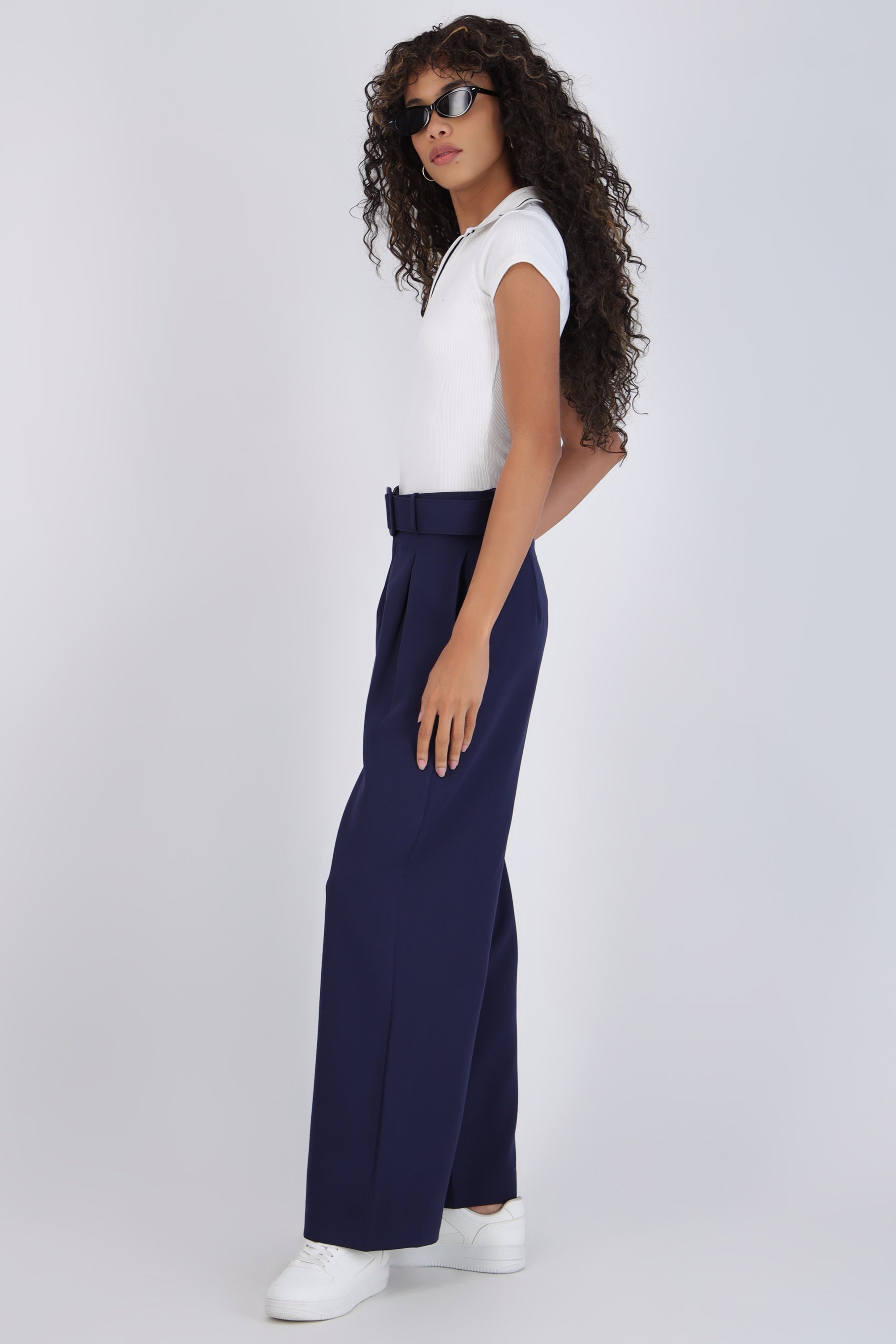 Pantalón wide leg detalle cinturón
