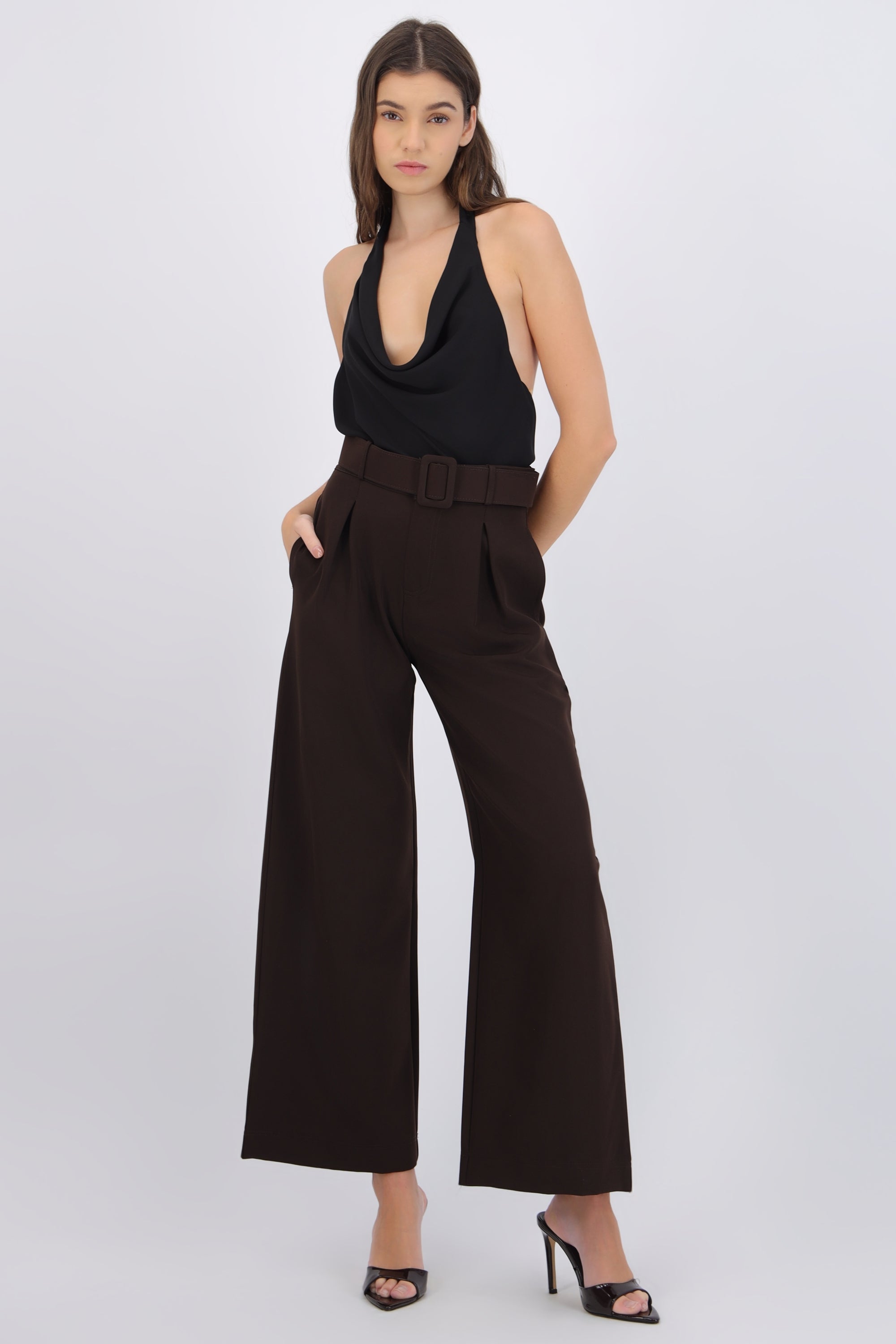 Pantalón wide leg detalle cinturón