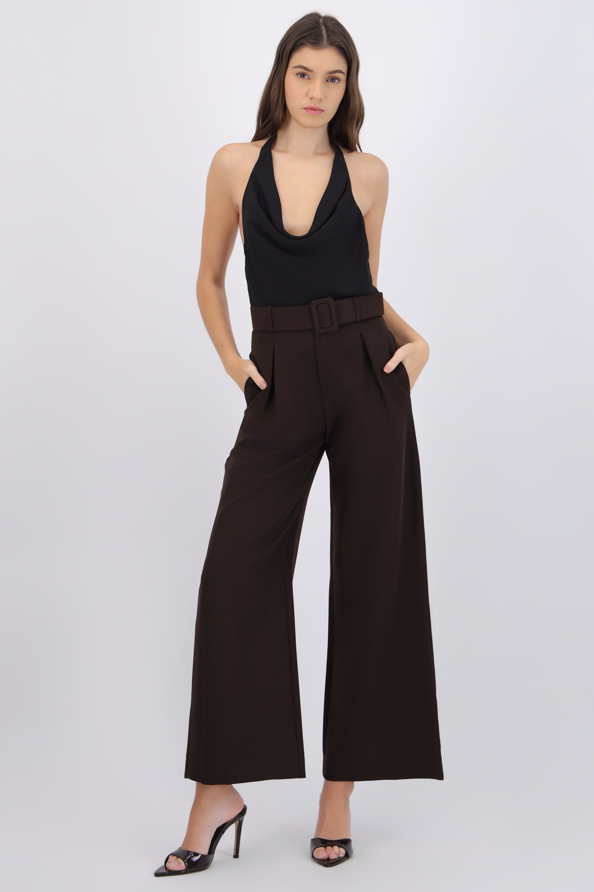 Pantalón wide leg detalle cinturón