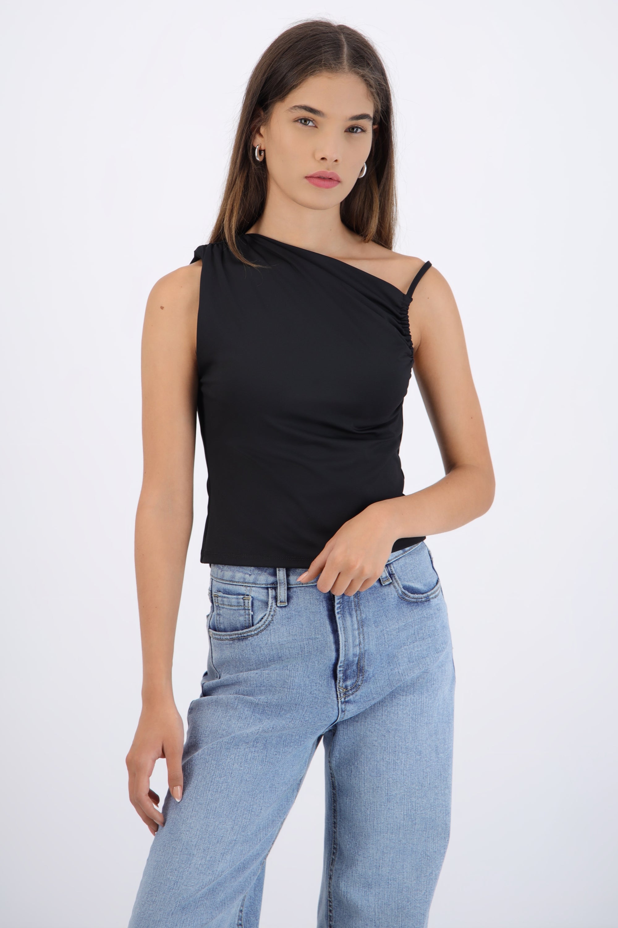 Top asimetrico tirante frunce NEGRO