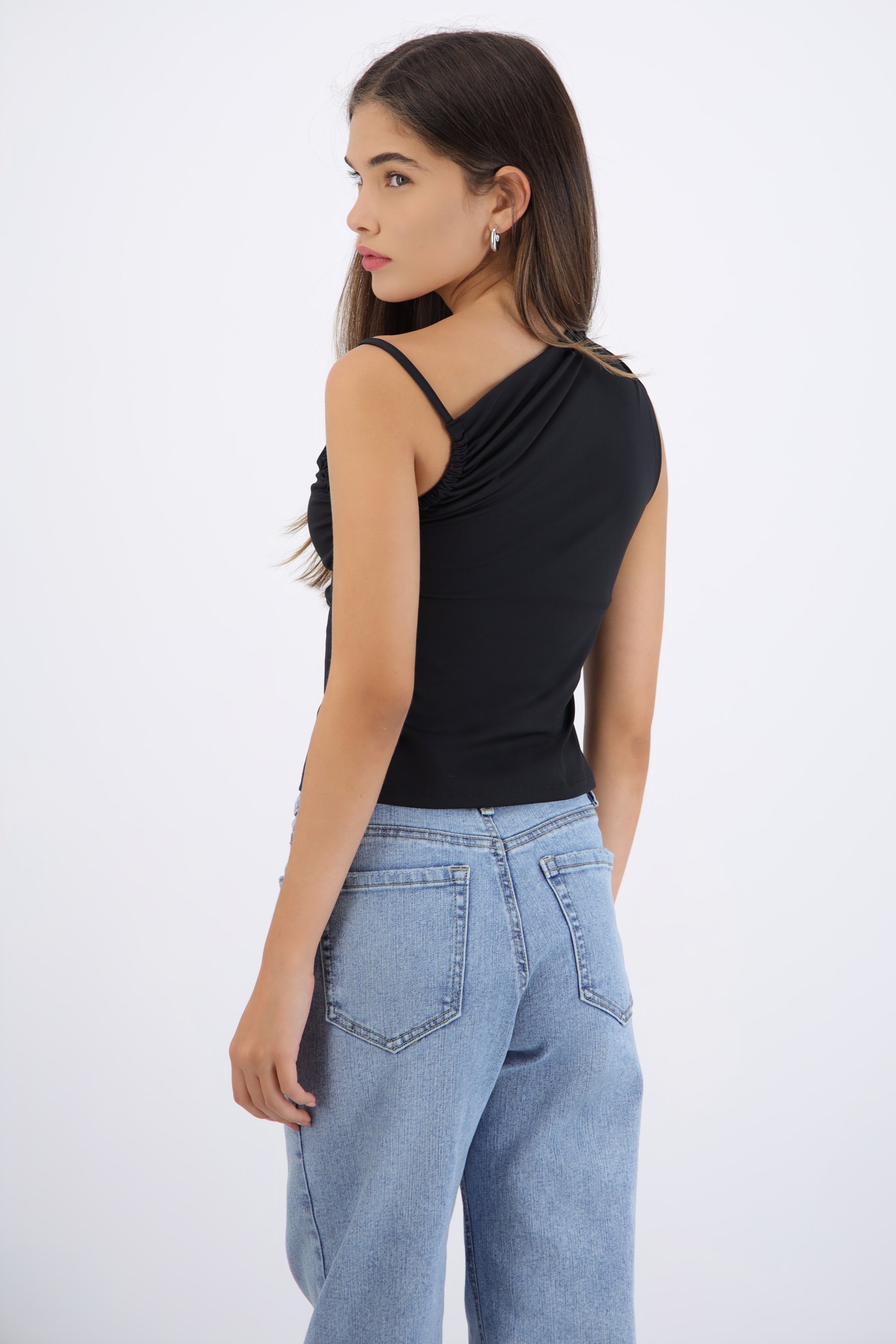 Top asimetrico tirante frunce NEGRO