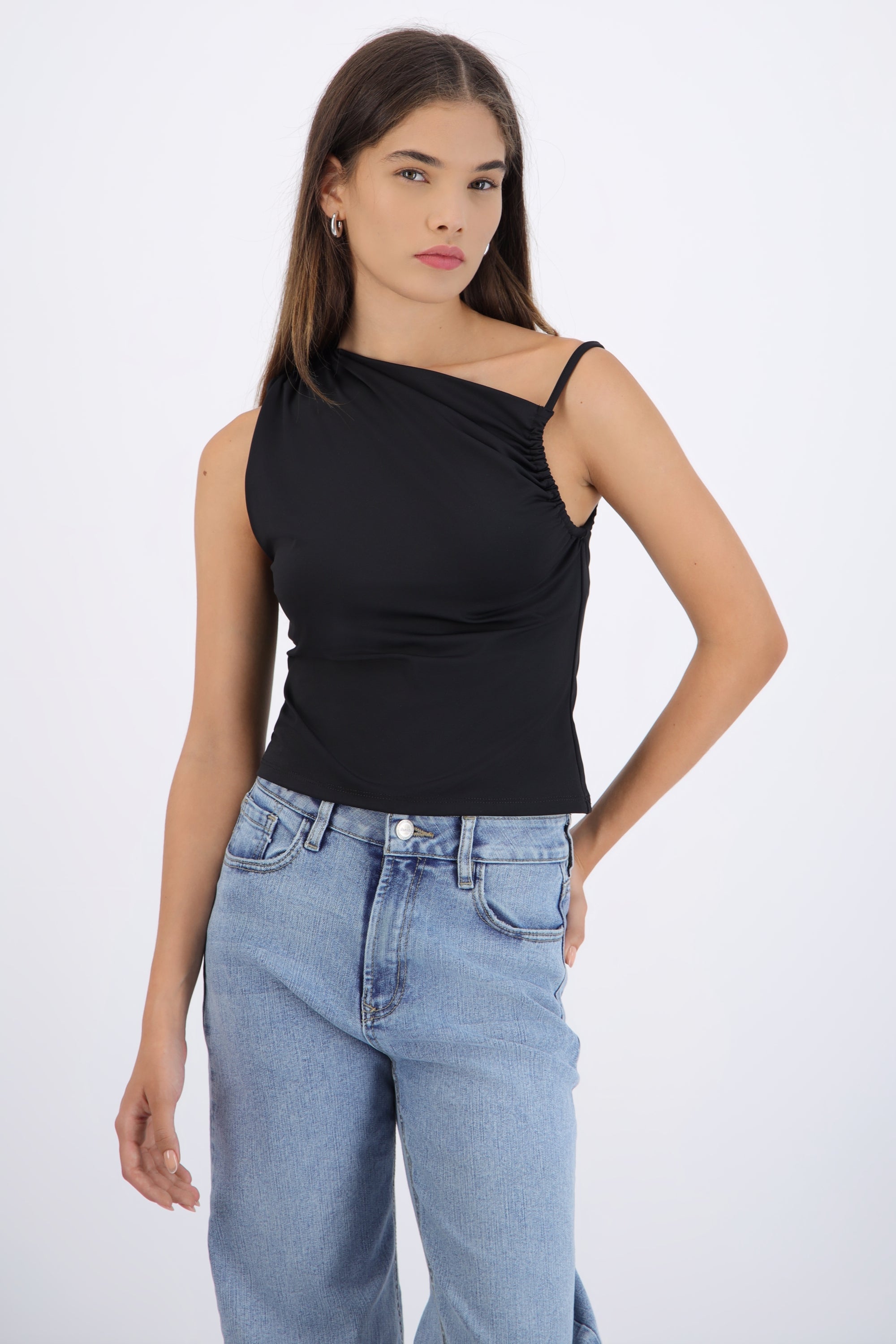 Top asimetrico tirante frunce NEGRO