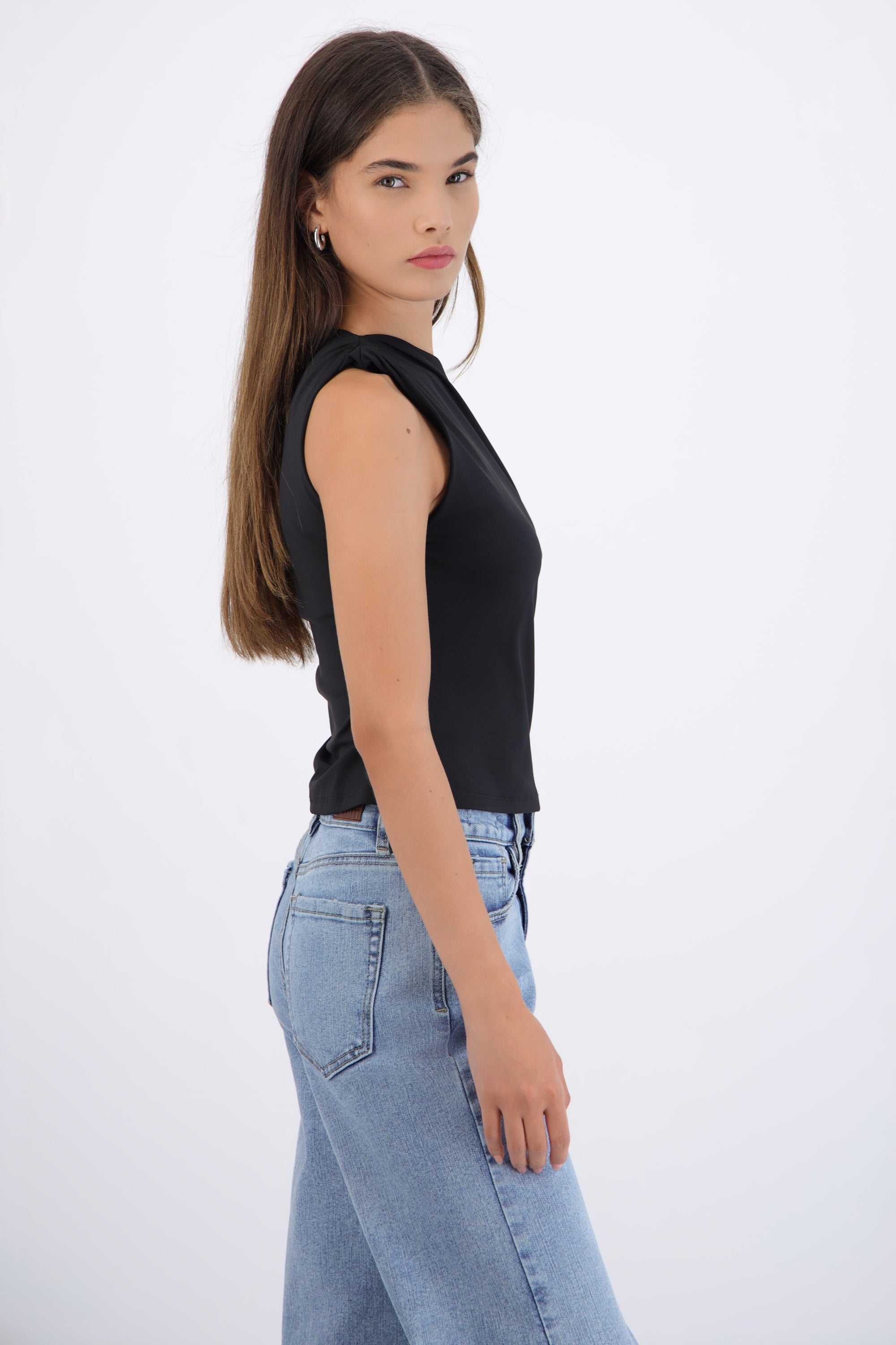 Top asimetrico tirante frunce NEGRO
