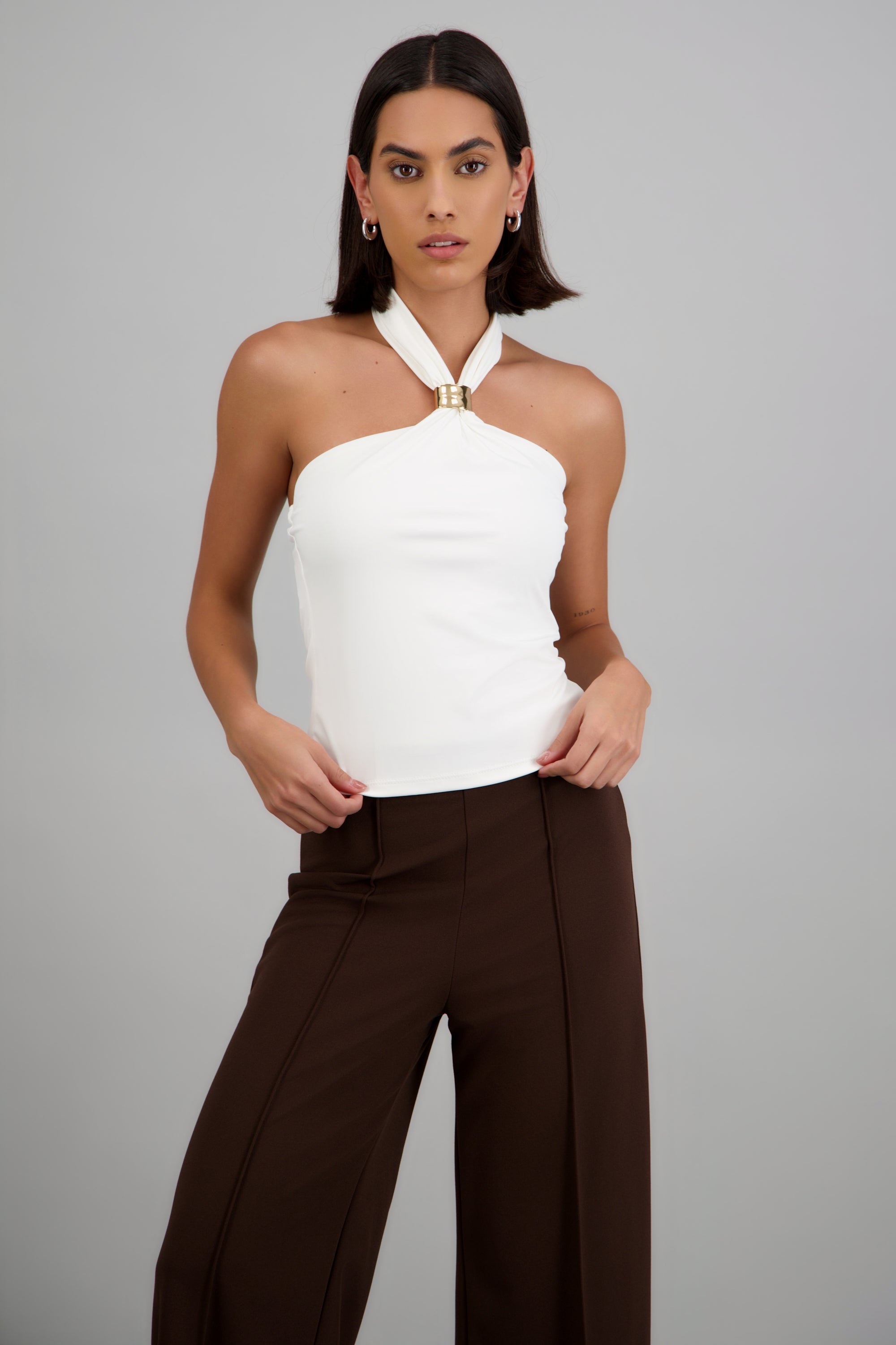 Top halter detalle broche dorado BLANCO