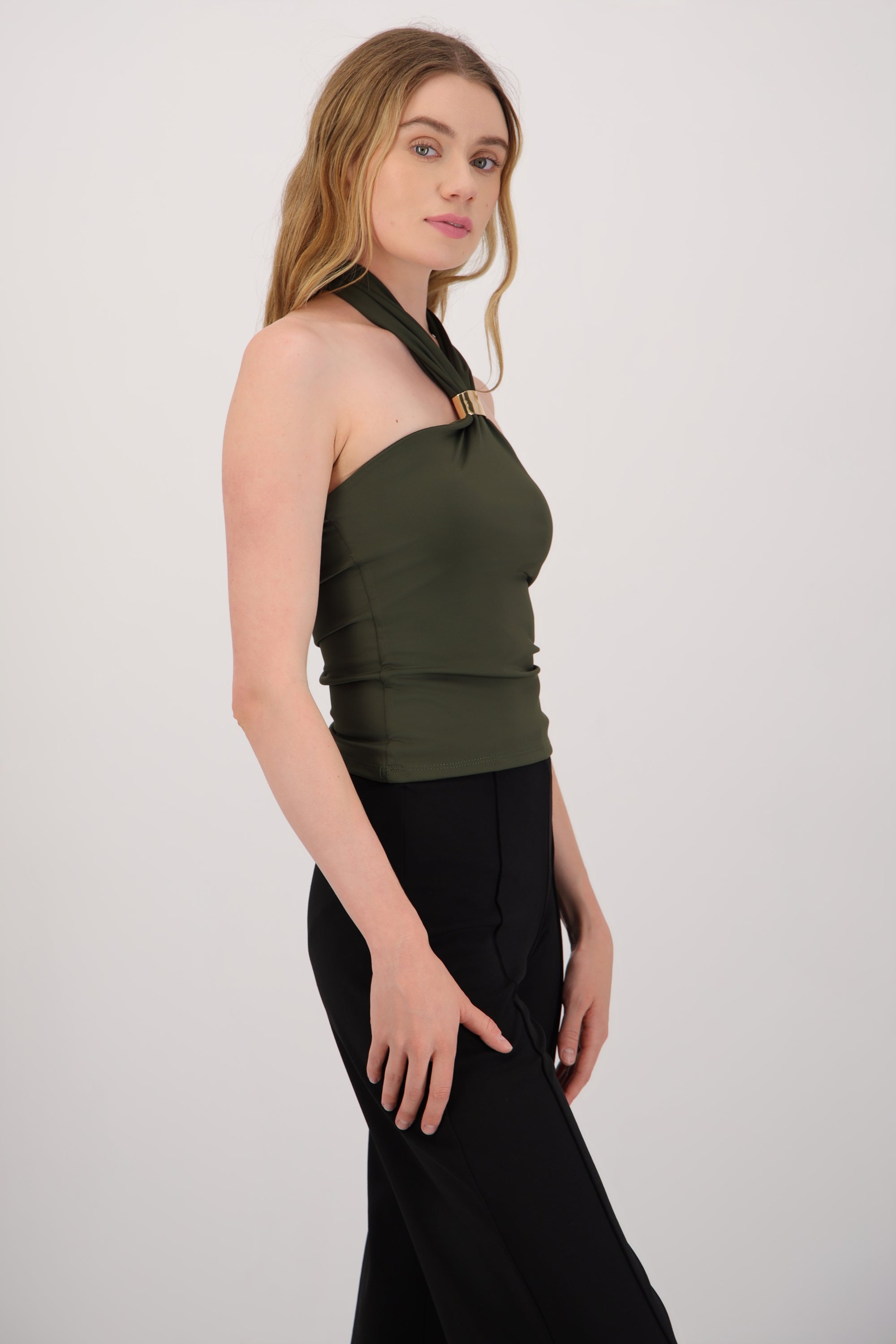 Top halter detalle broche dorado OLIVO