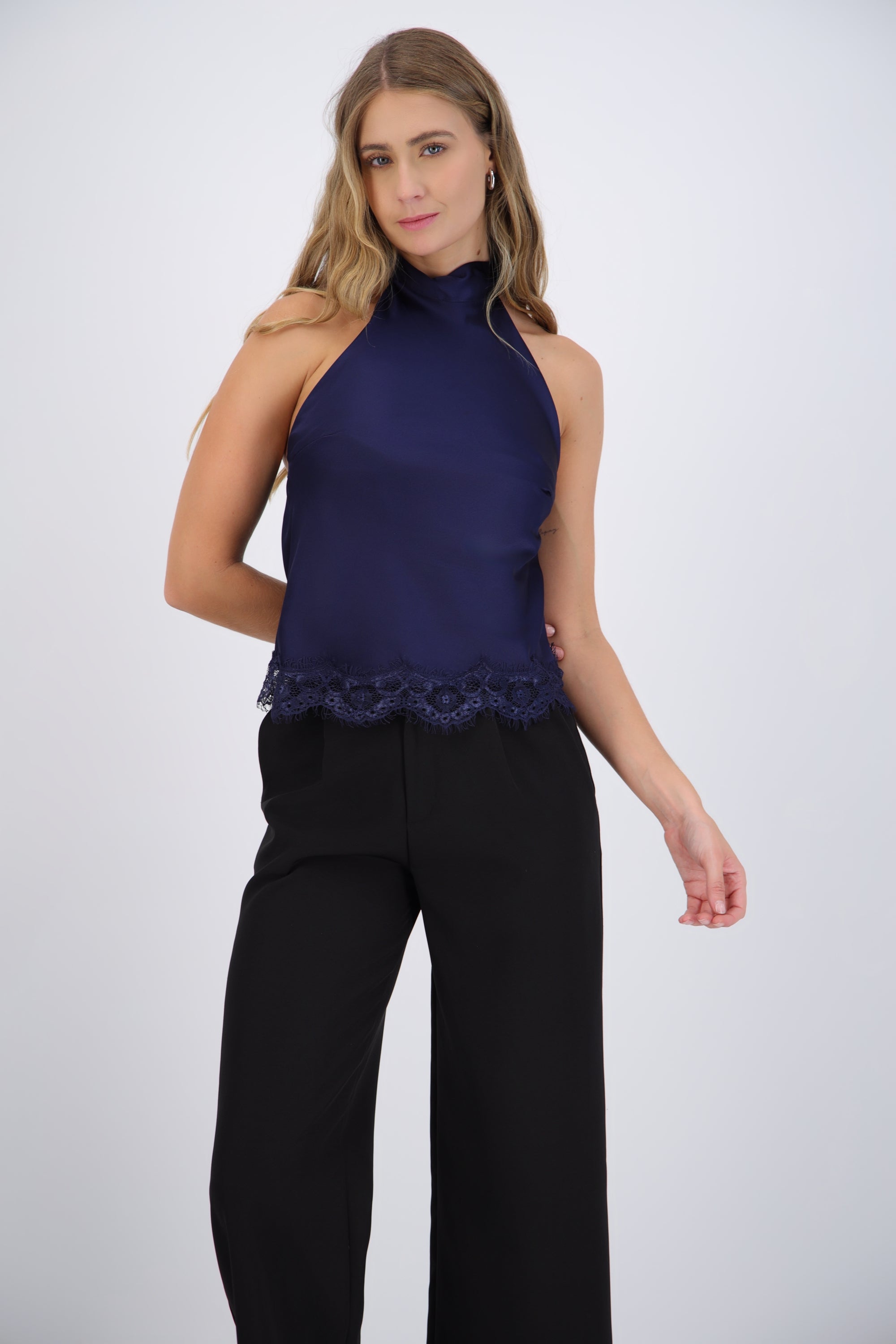Top halter detalle encaje