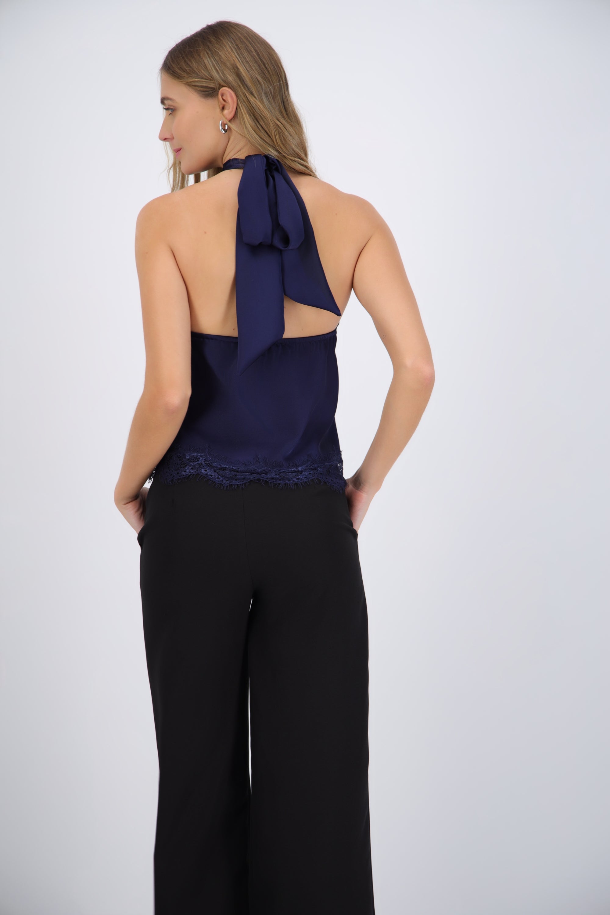 Top halter detalle encaje