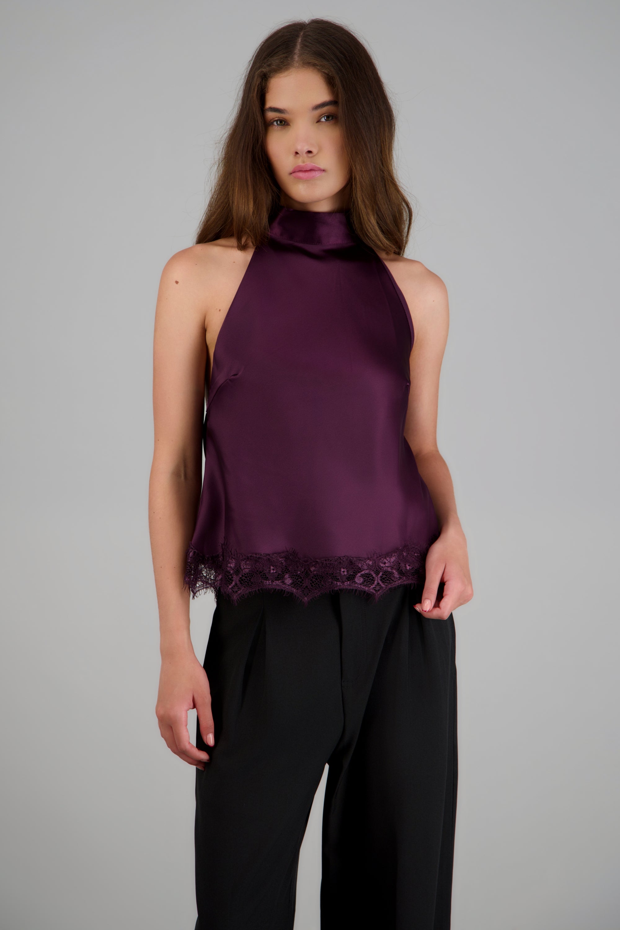Top halter detalle encaje UVA