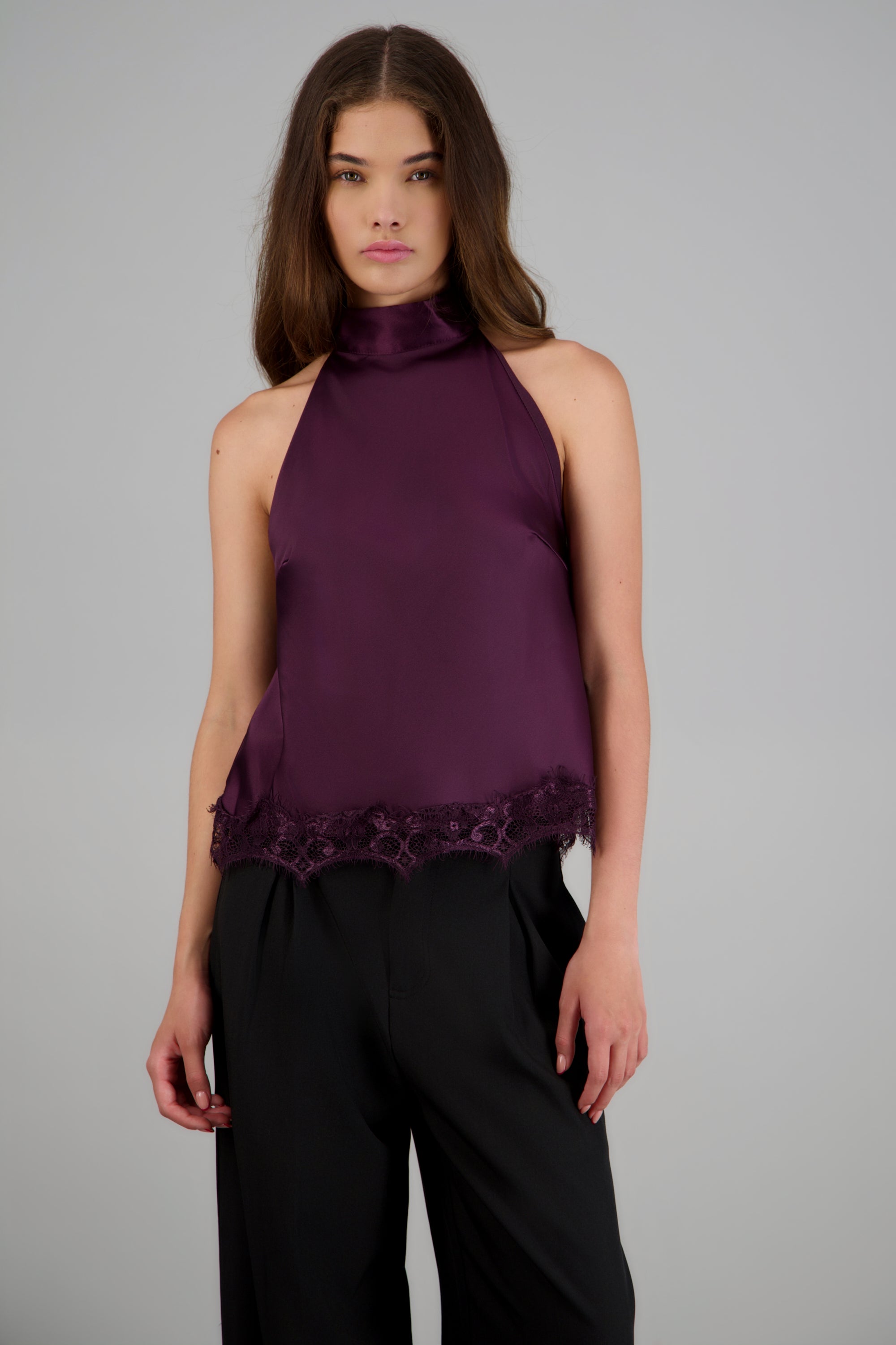 Top halter detalle encaje UVA
