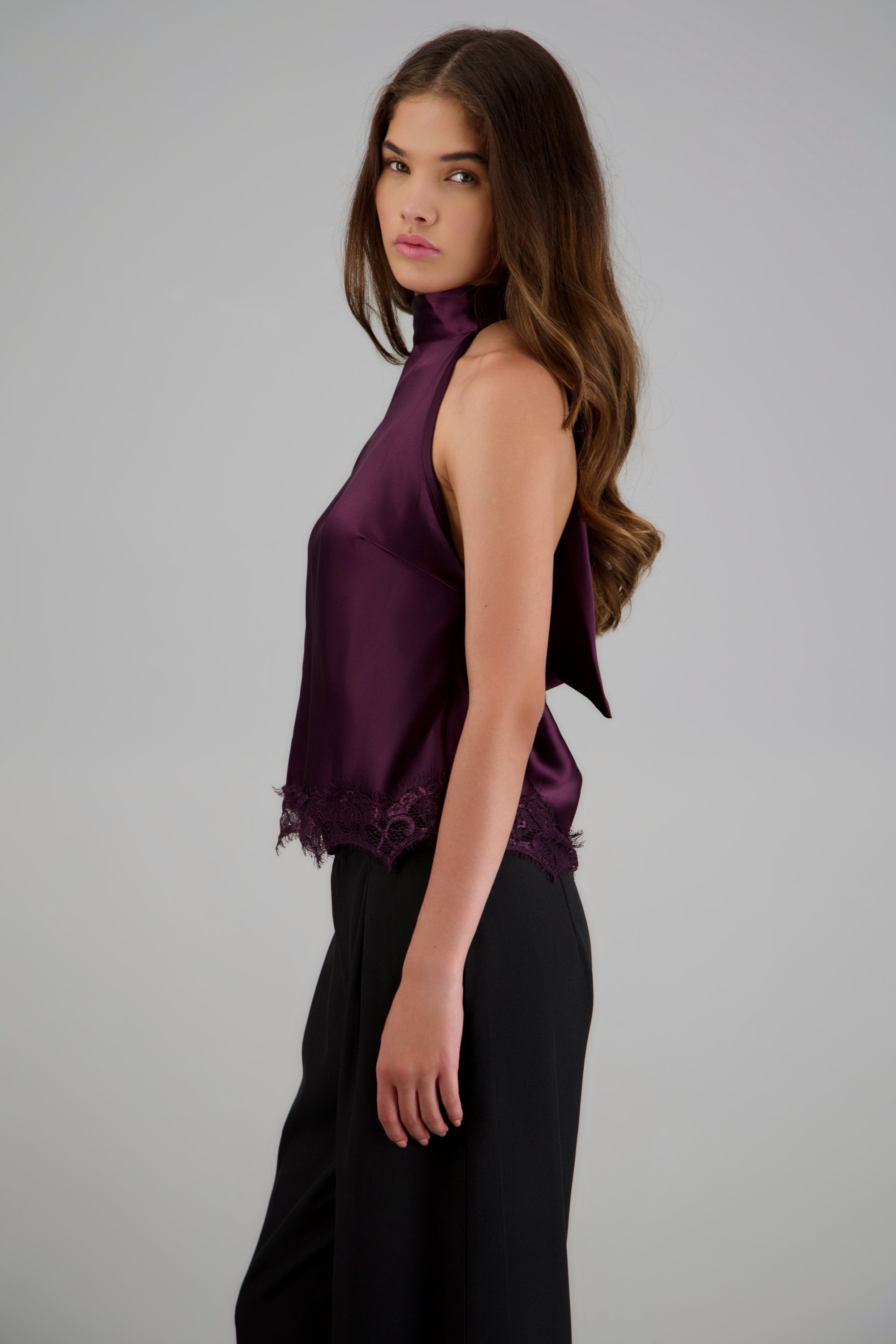 Top halter detalle encaje UVA