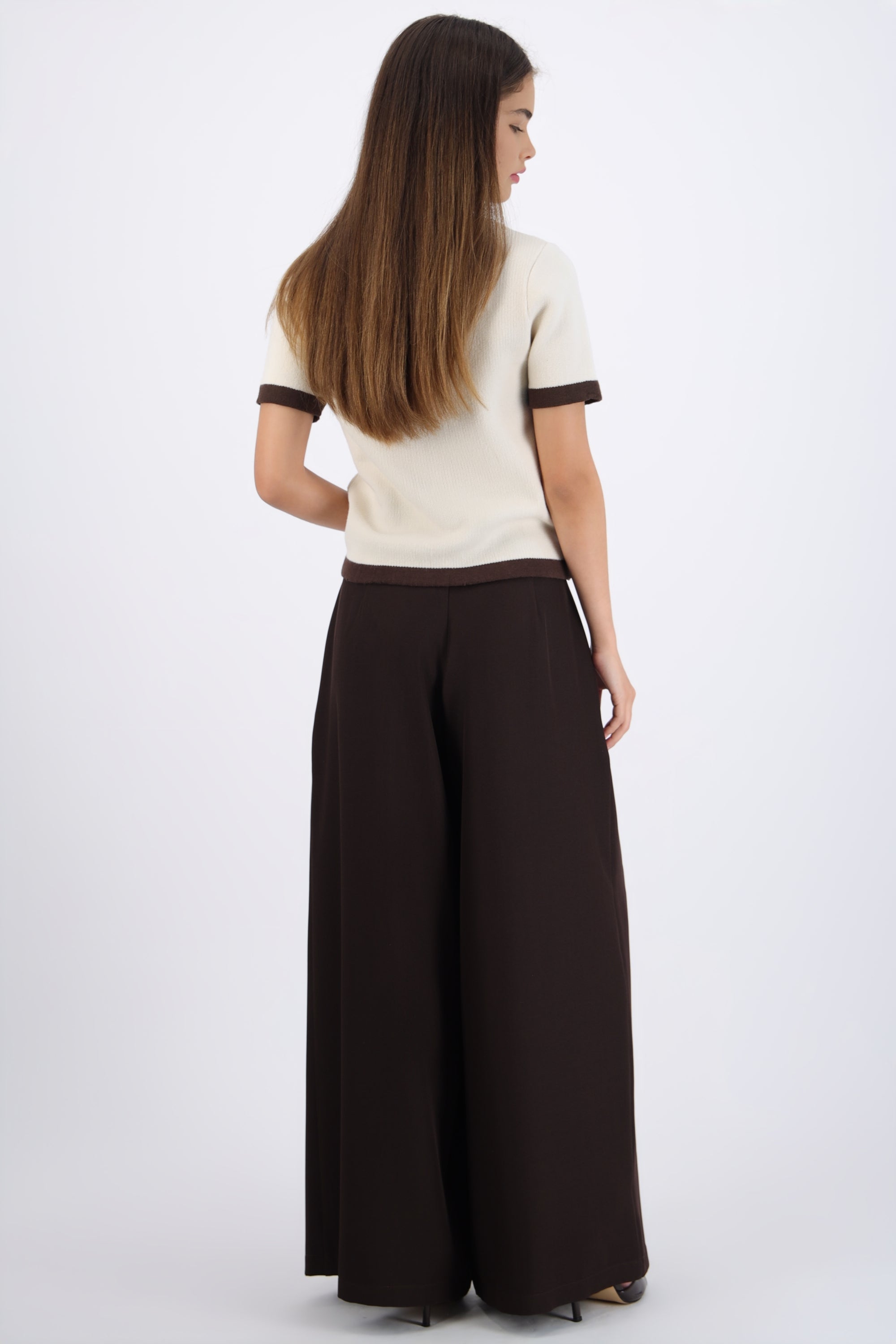 Pantalon fluido pinzas CHOCOLATE