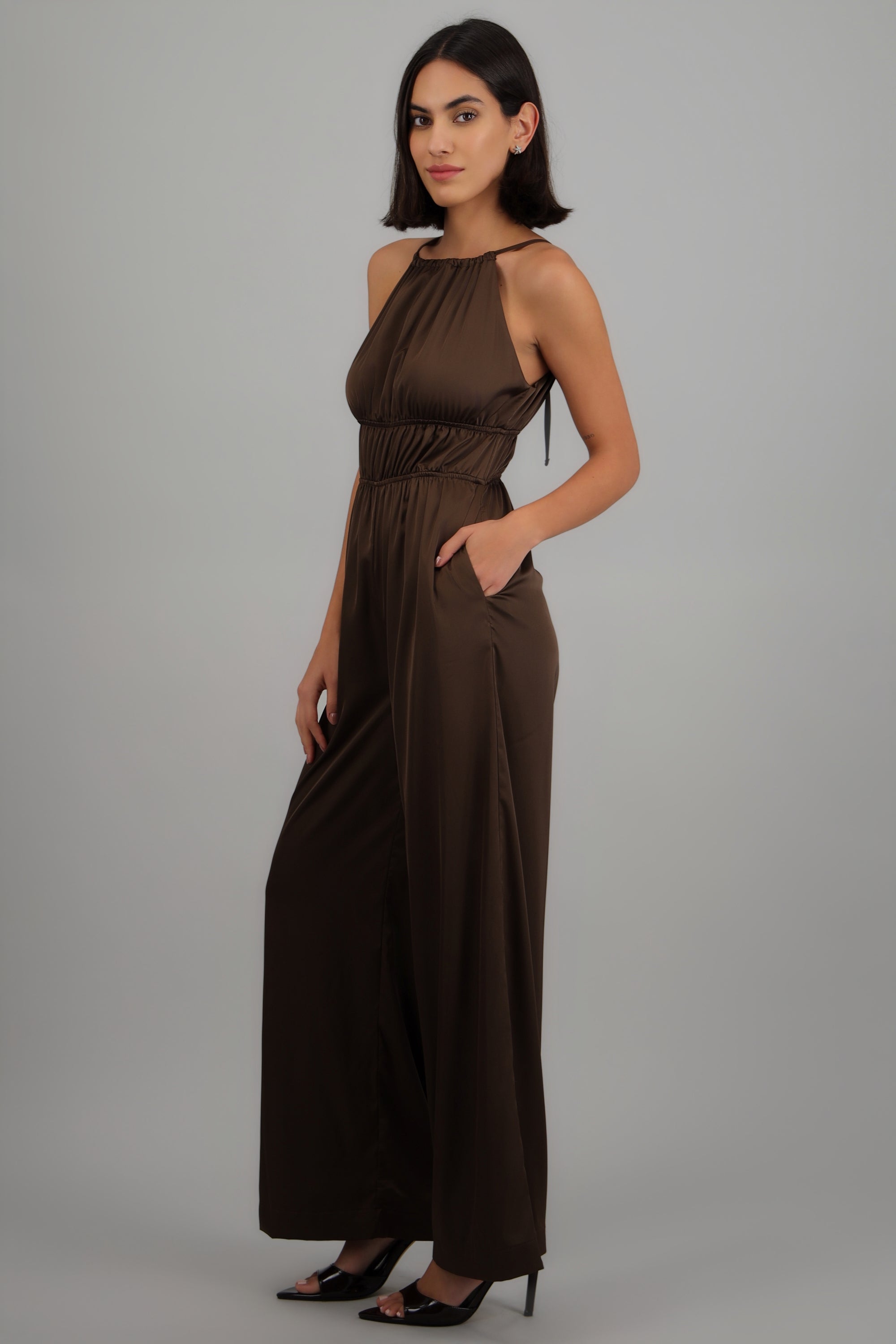 Jumpsuit escote halter detalle cintura CHOCOLATE
