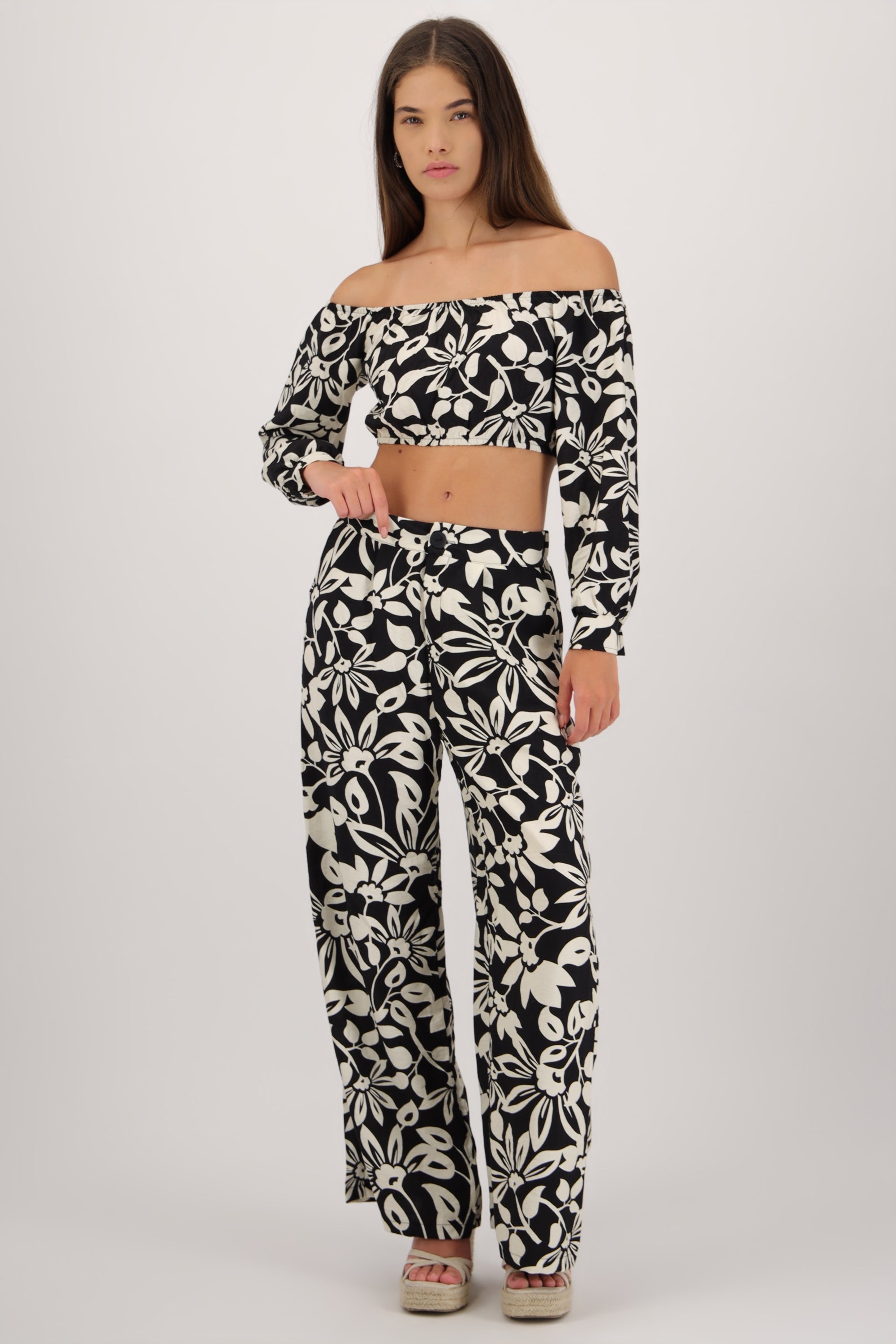 Pantalon amplio detalle estampado NEGRO COMBO
