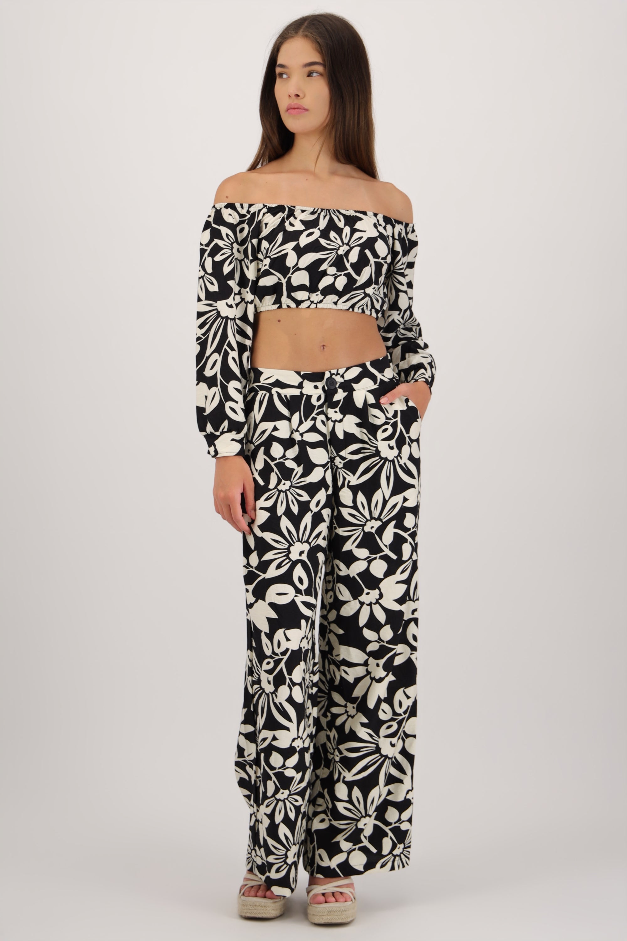 Pantalon amplio detalle estampado NEGRO COMBO