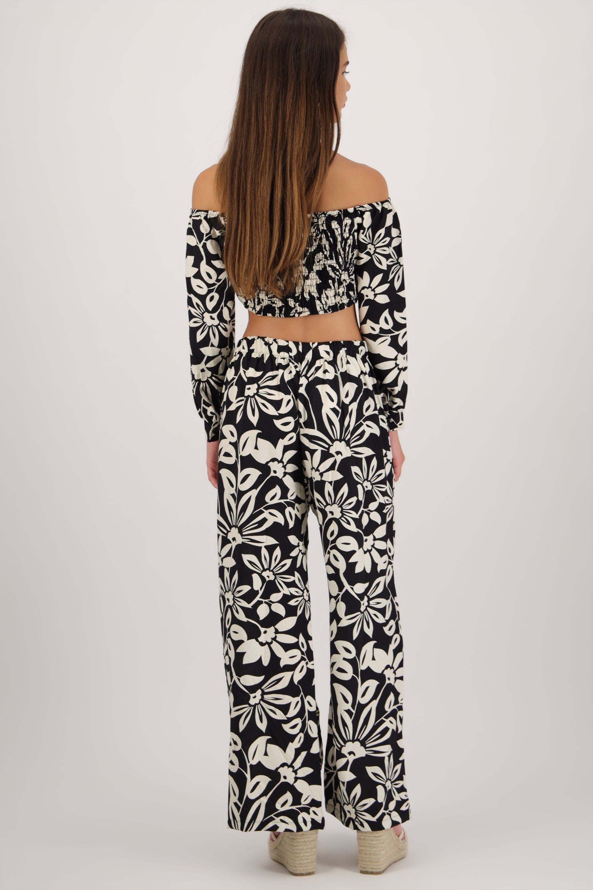 Pantalon amplio detalle estampado NEGRO COMBO
