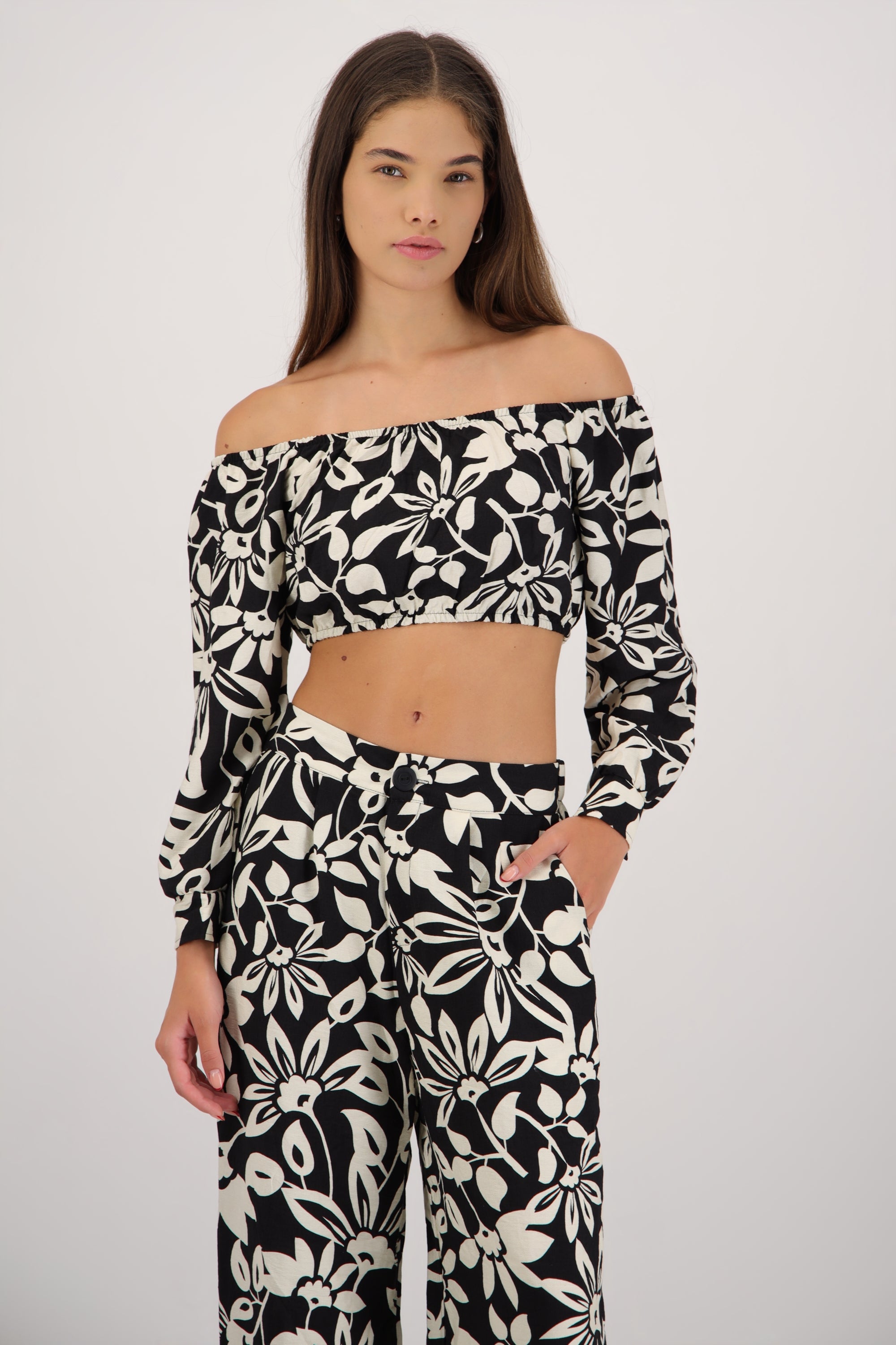 Top crop manga larga estampado NEGRO COMBO