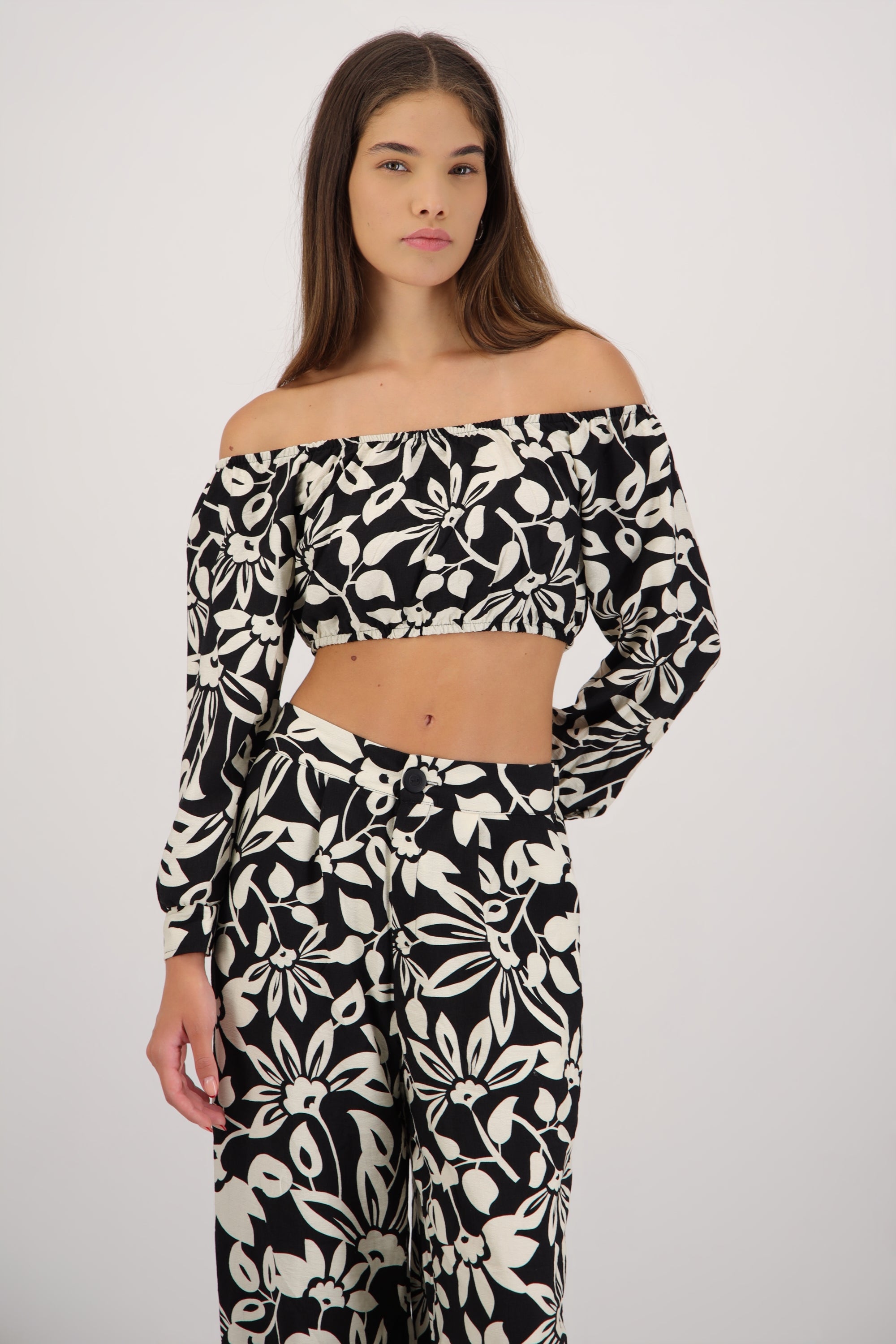 Top crop manga larga estampado NEGRO COMBO
