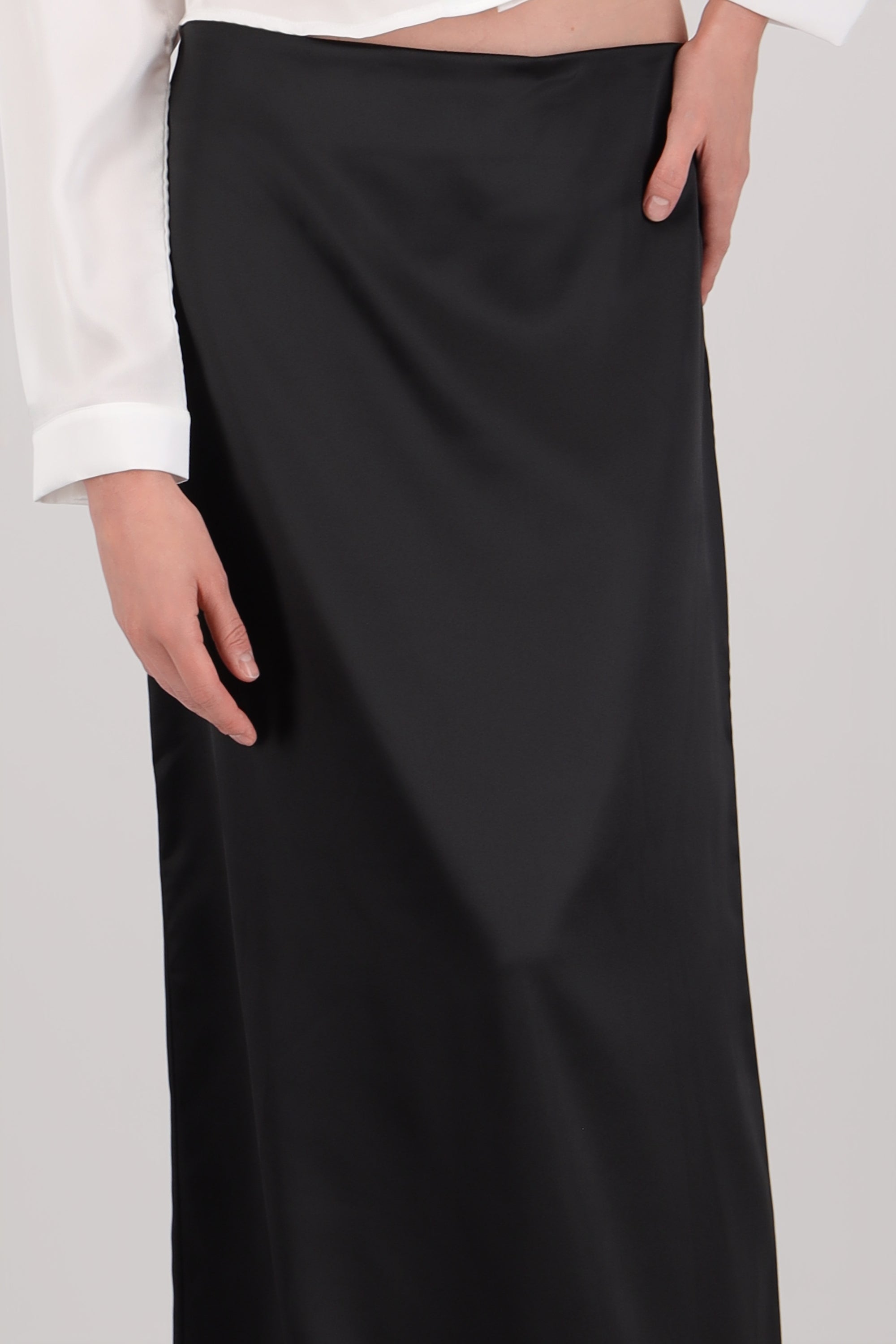 Maxi falda satin abertura NEGRO