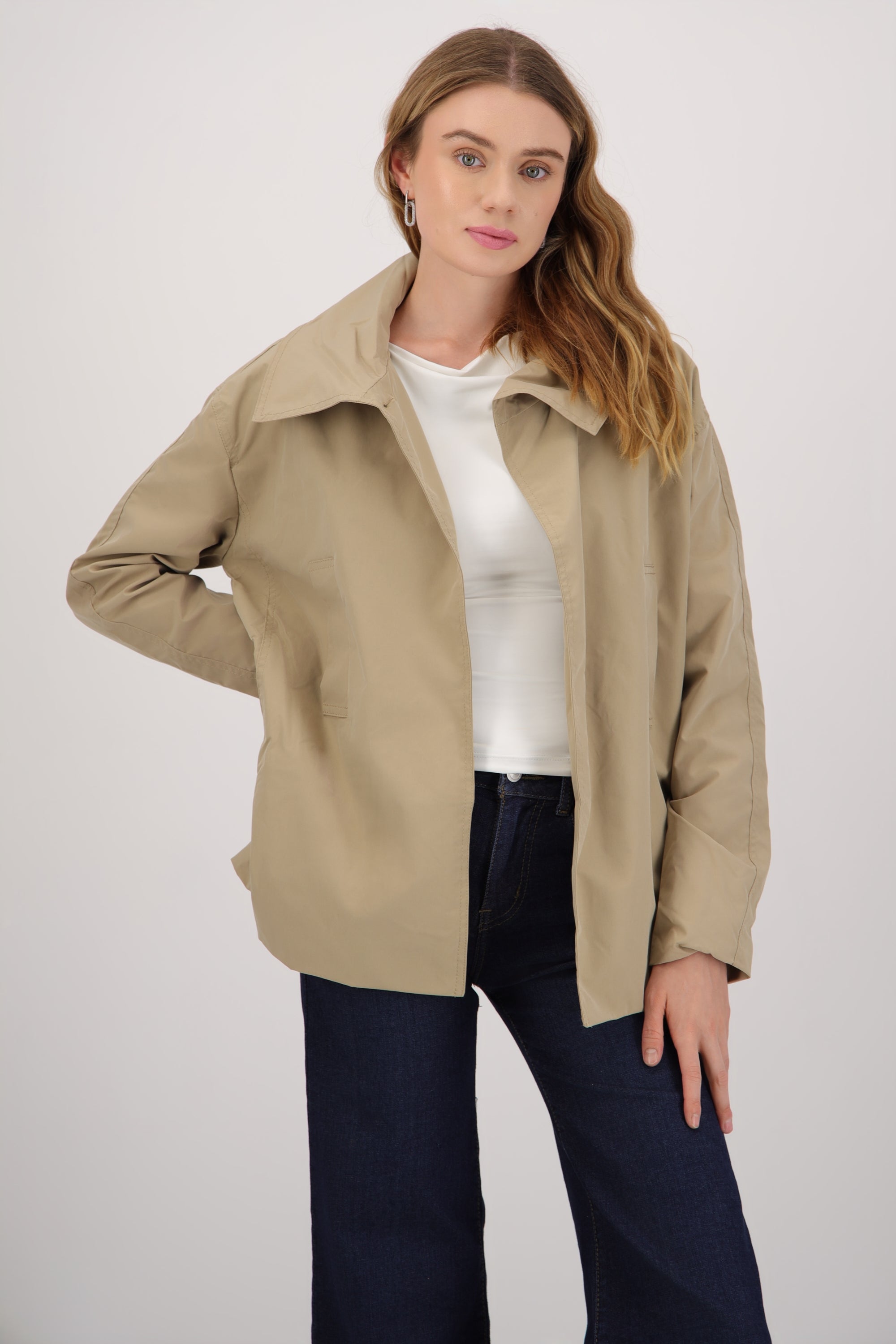 Gabardina corta cuello alto KHAKI