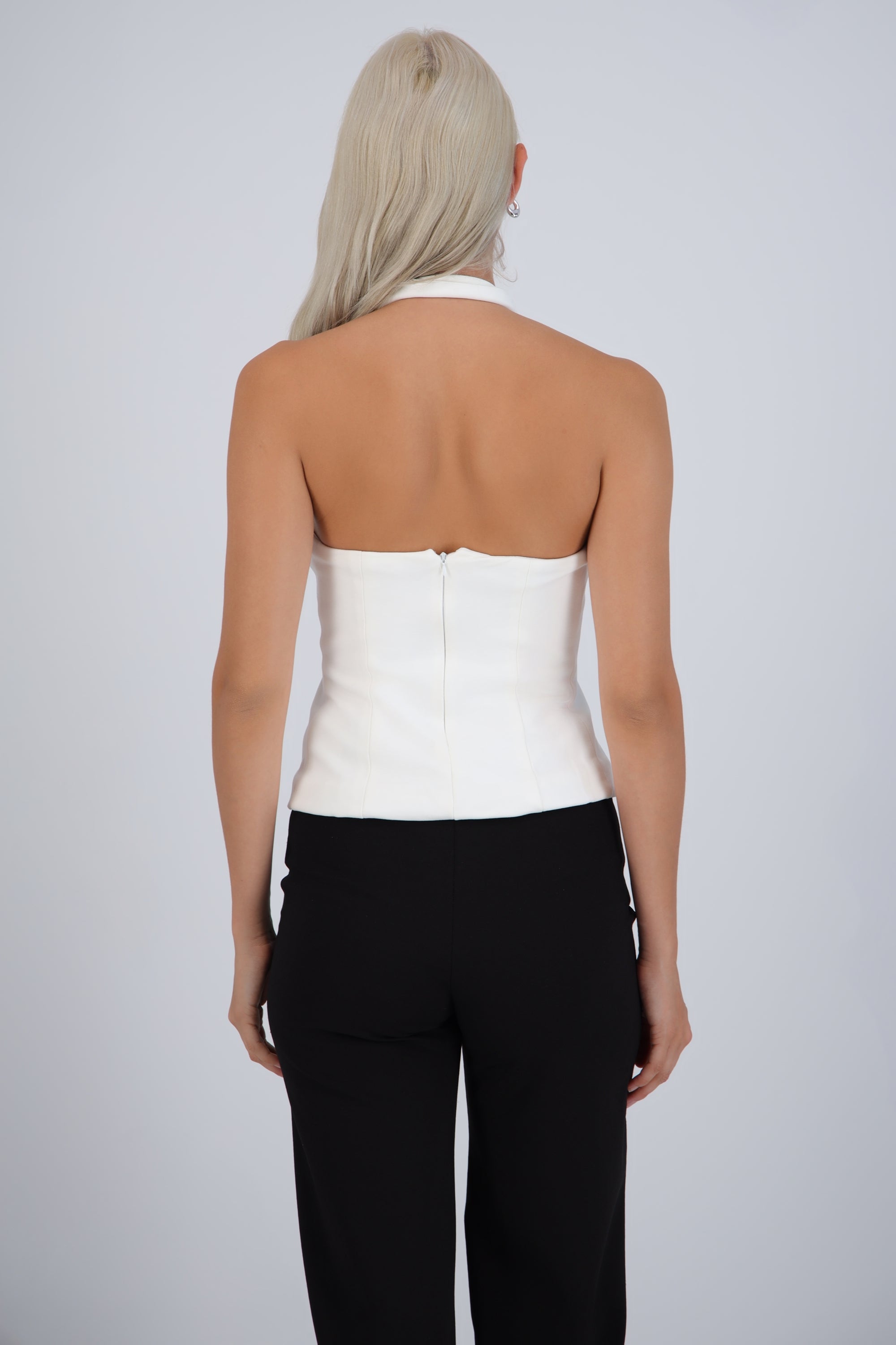 Top halter detalle botones tipo chino