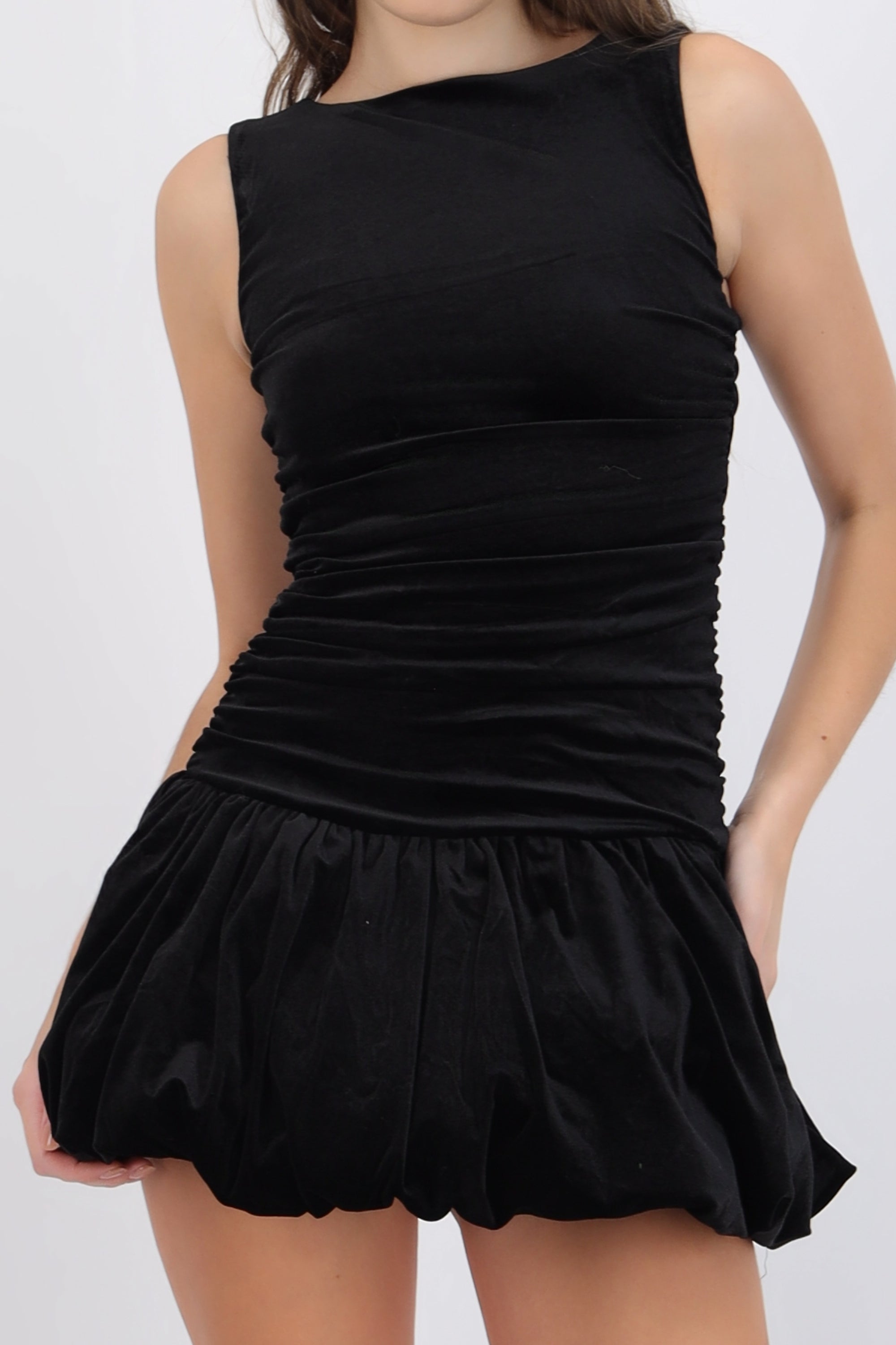 Vestido vlevet detalle frunce globo