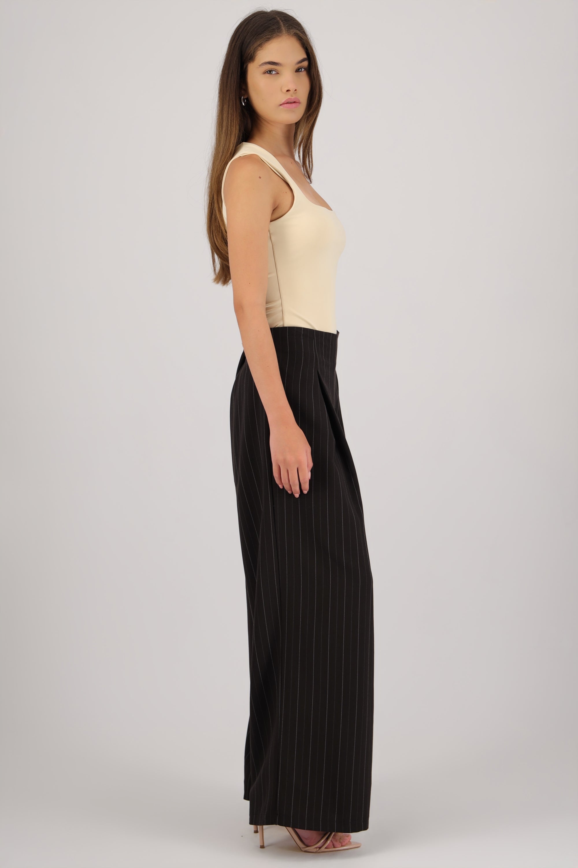Pantalon fluido det pinzas GRIS OBSCURO