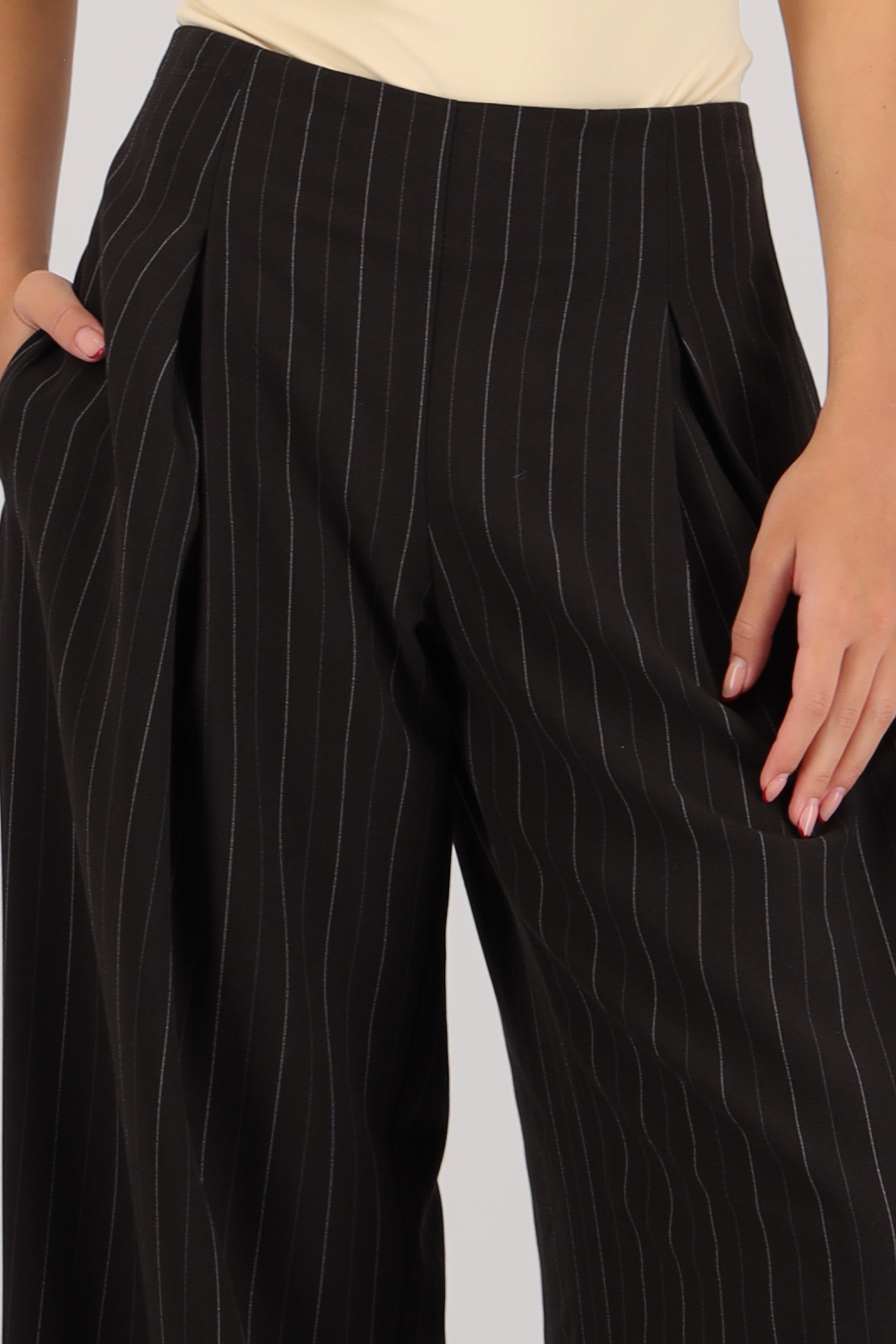 Pantalon fluido det pinzas GRIS OBSCURO