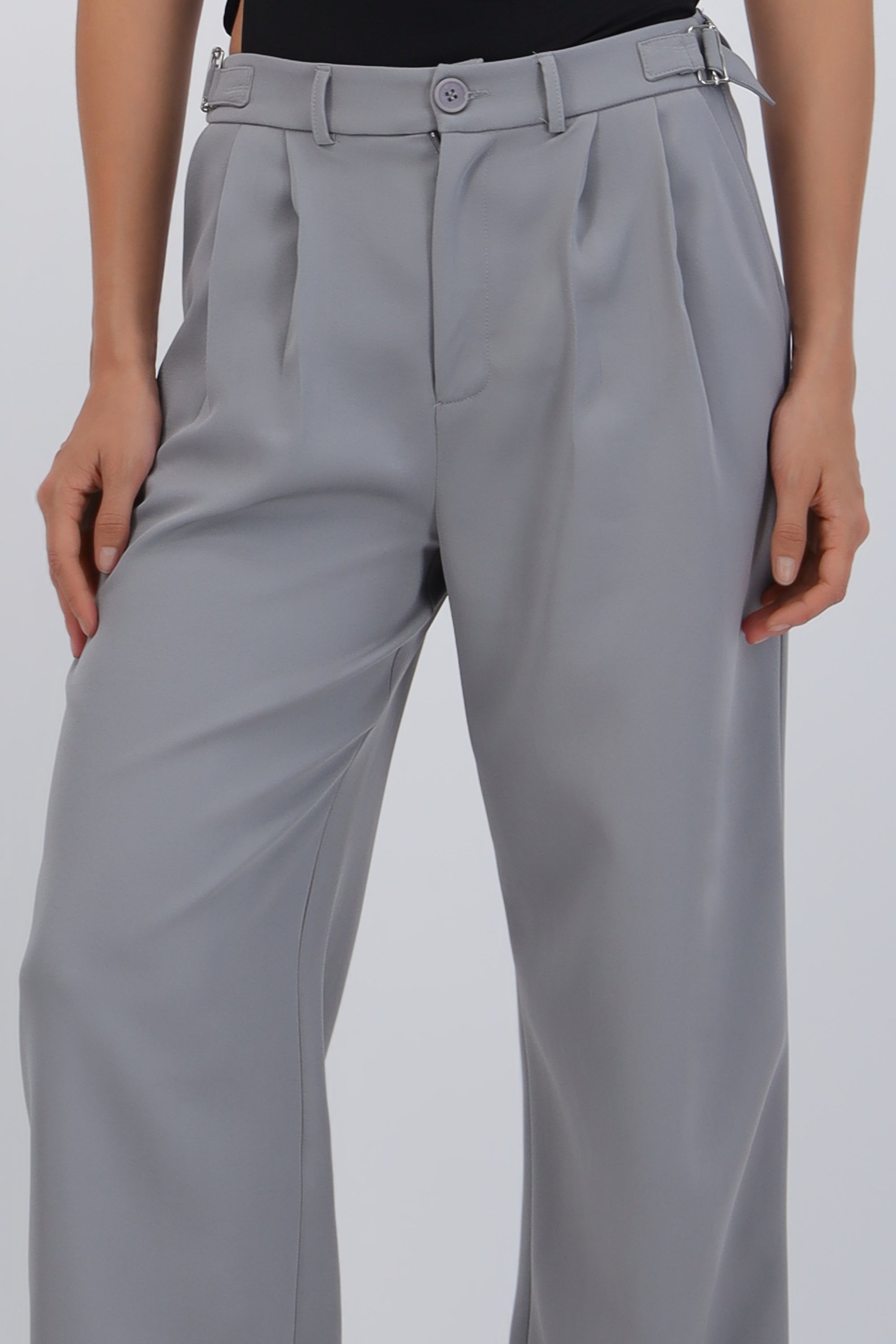 Pantalón sastreado detalle ajustadores GRIS OBSCURO