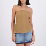 Top strapless asimetrico detalle textura