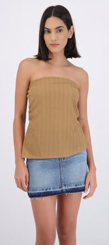 Top strapless asimetrico detalle textura