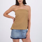 Top strapless asimetrico detalle textura