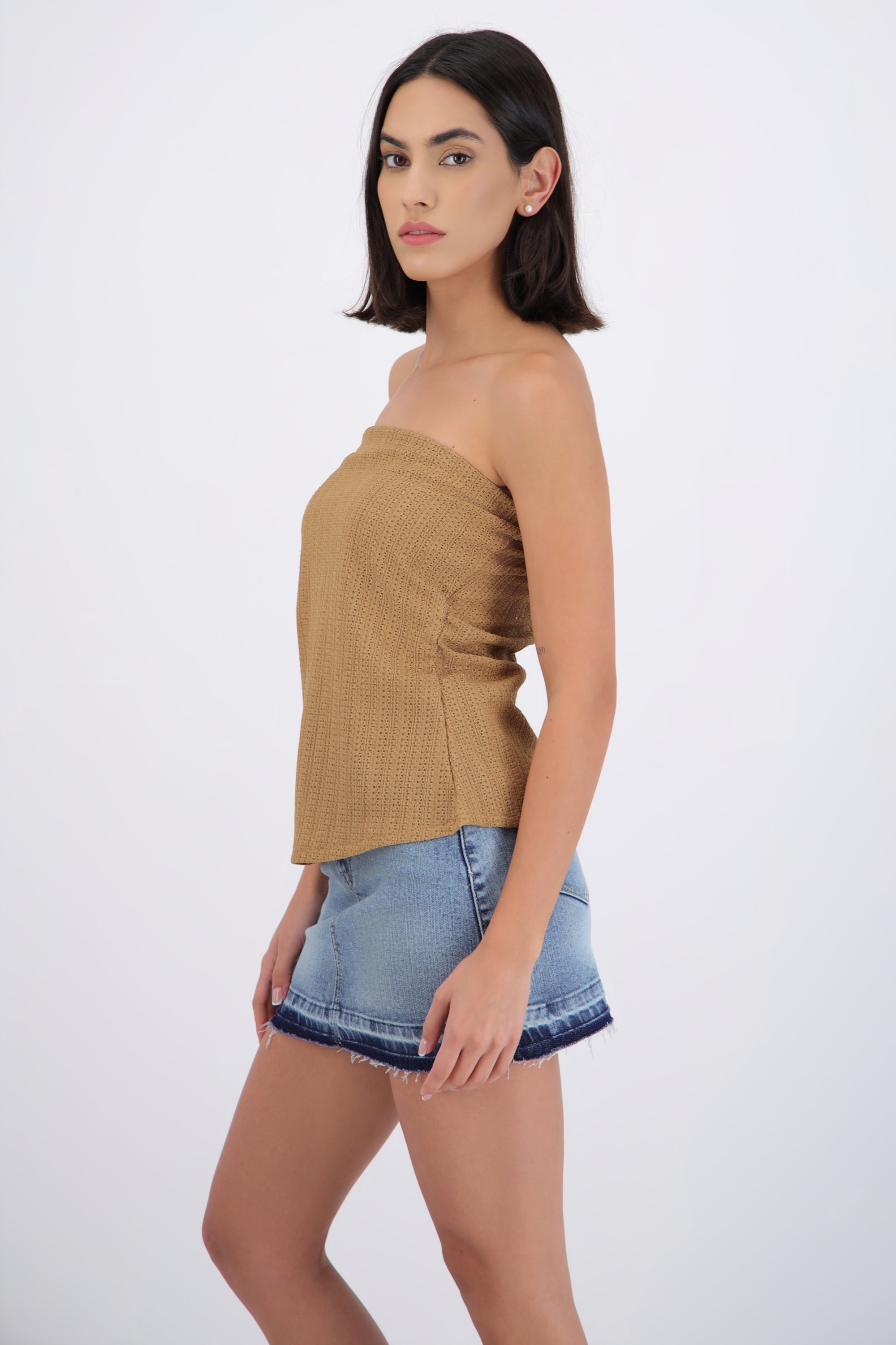 Top strapless asimetrico detalle textura